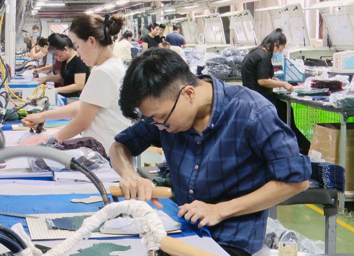 Công nhân, người lao động làm việc trong các công ty đều mong ước có một căn nhà riêng, nơi ở ổn định để an cư, lạc nghiệp. Ảnh: TK