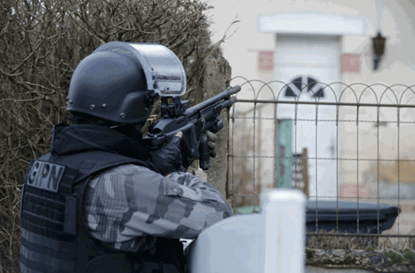 Cận cảnh vũ khí 'khủng' của đặc nhiệm Pháp chống khủng bố