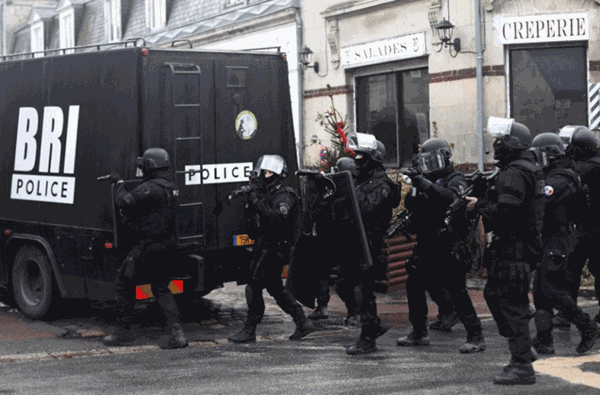 Cận cảnh vũ khí 'khủng' của đặc nhiệm Pháp chống khủng bố ảnh 6