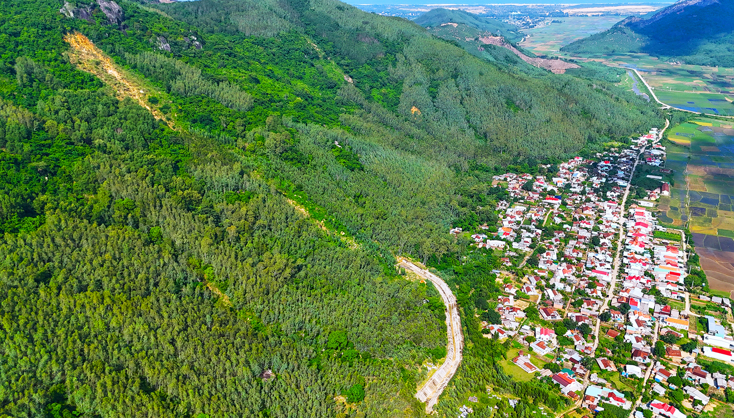 Dân mất ngủ, thấp thỏm lo âu do sạt lở núi Cấm