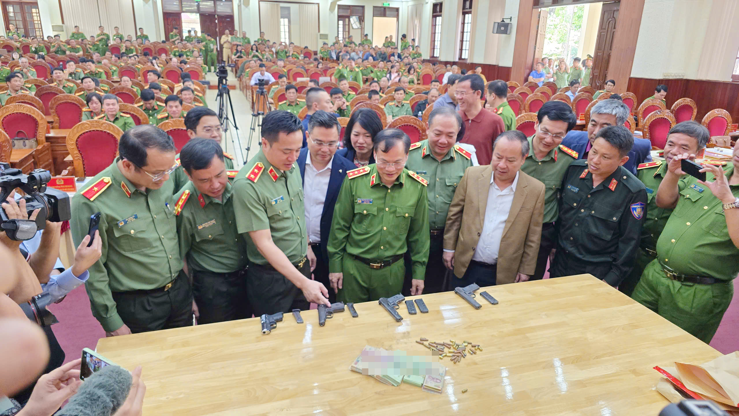 2 kẻ cướp ngân hàng ở Gia Lai dùng kế 've sầu thoát xác'