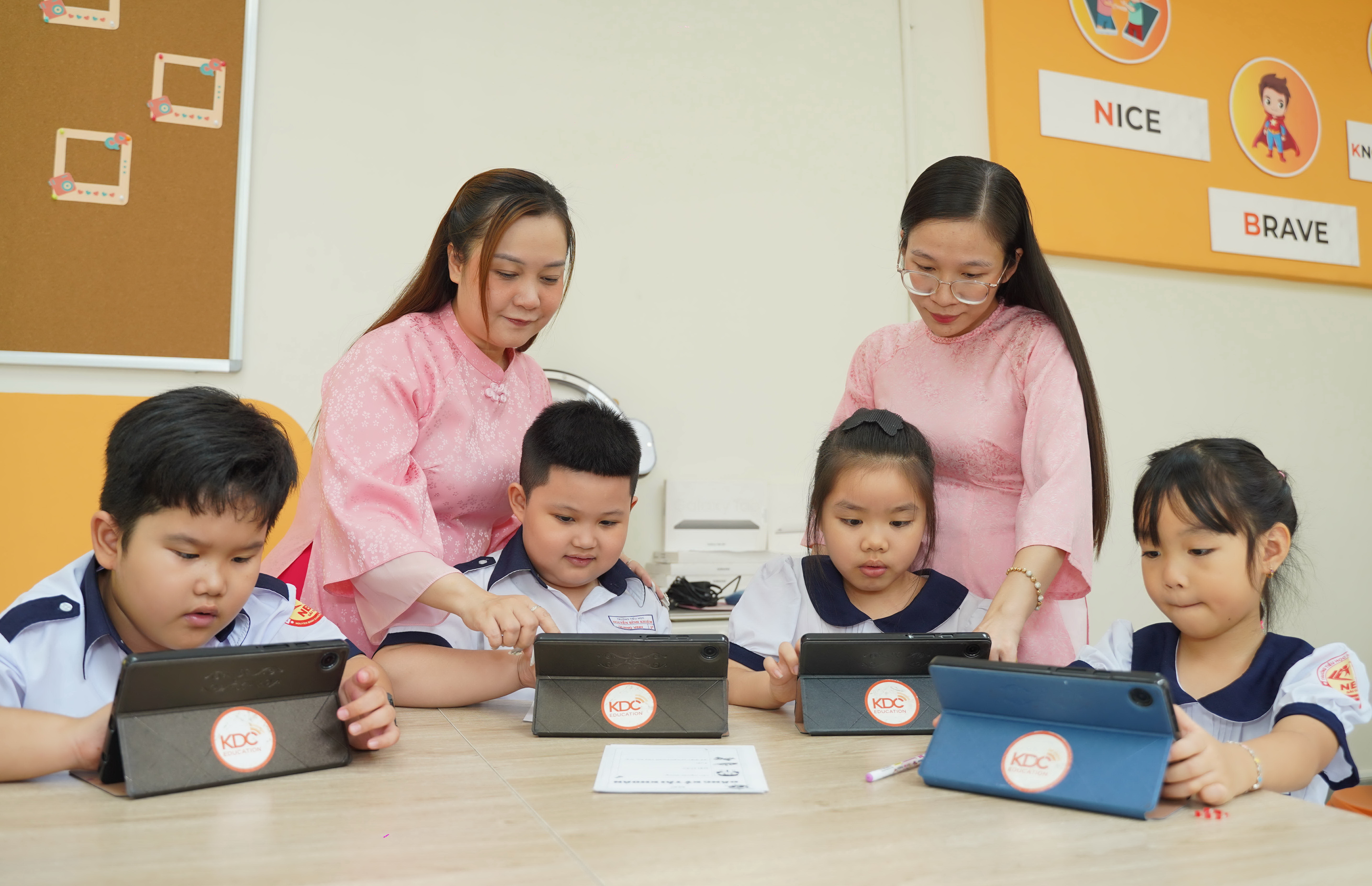 Đưa AI vào trường học - Bài cuối: Giải pháp hạn chế mặt trái của AI