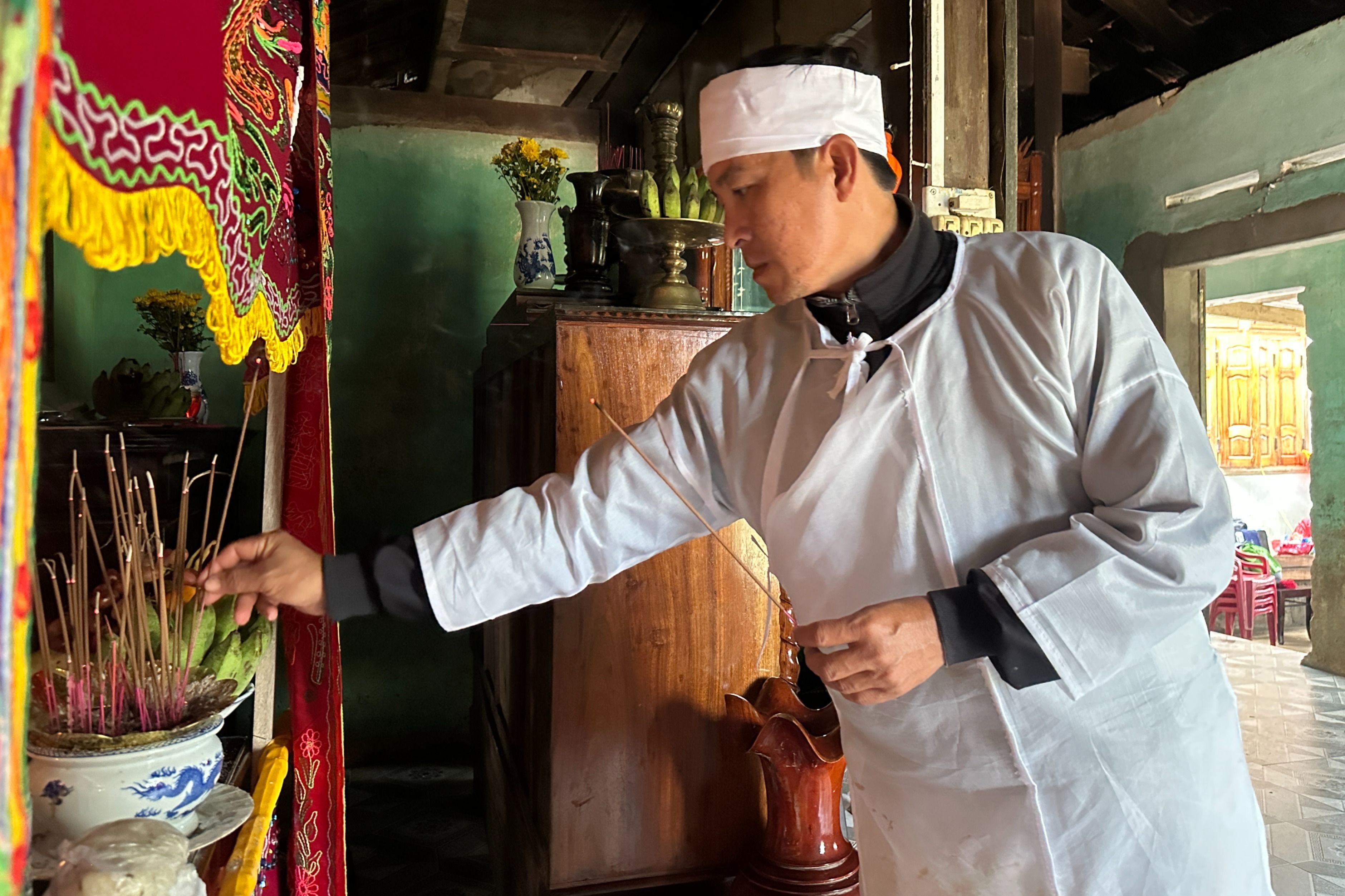 Mất cha mẹ, mất sạch tài sản sau 1 cơn lũ