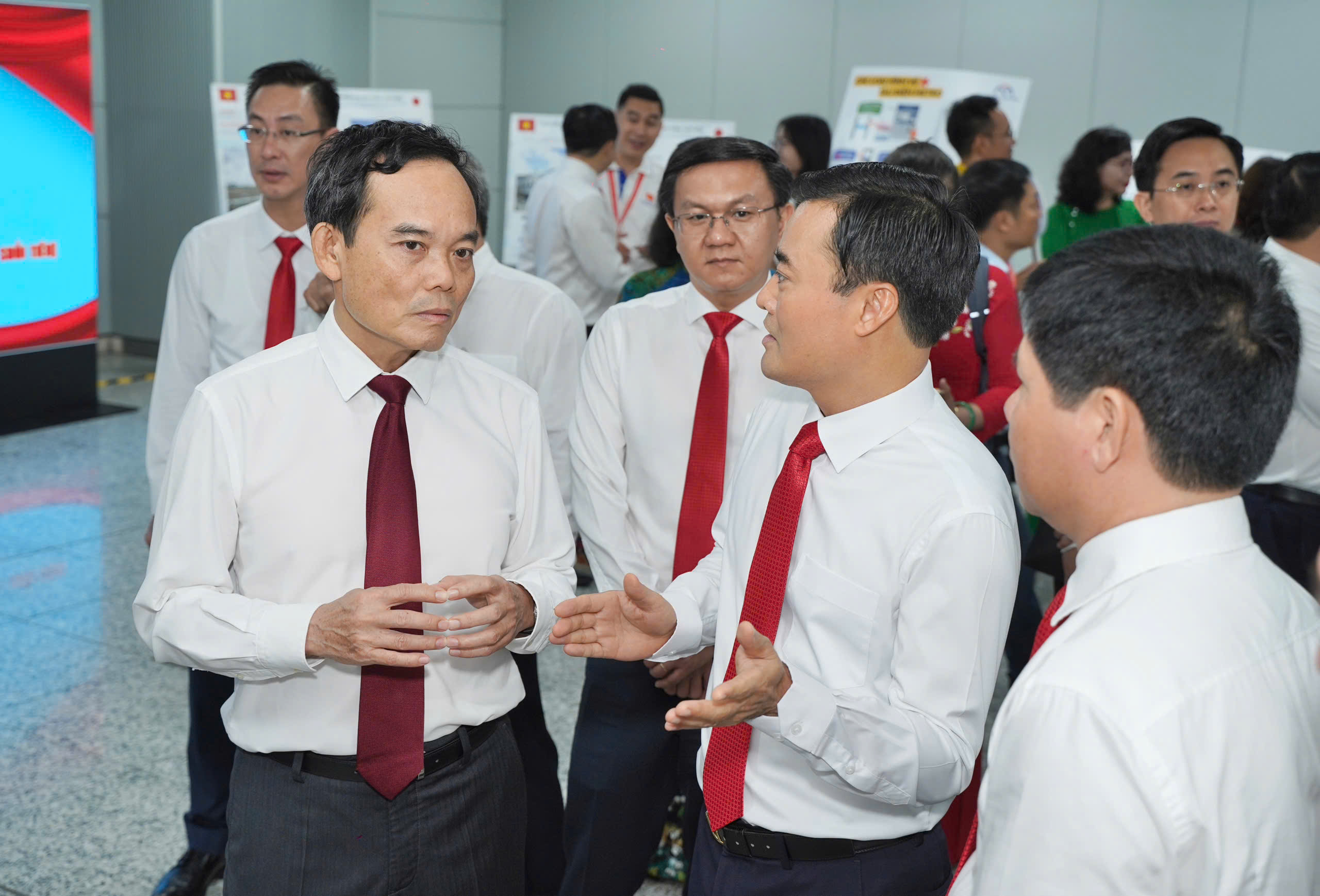 Bí thư Trần Lưu Quang cùng đoàn đại biểu dự Đại hội Đảng bộ TP.HCM tham quan Metro số 1