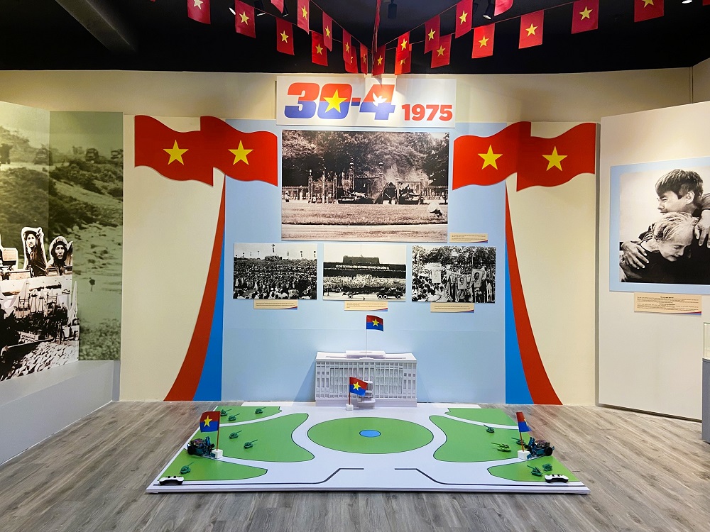 Trưng bày gần 150 tài liệu, hiện vật 50 năm 'Non sông liền một dải'