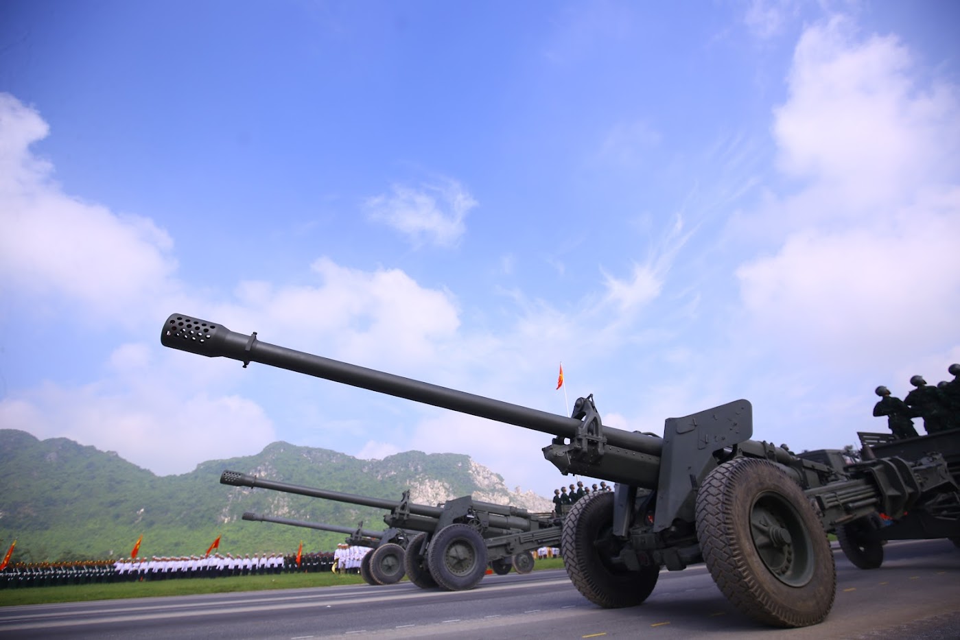 Chiêm ngưỡng dàn vũ khí, khí tài trong tổng hợp luyện diễu binh