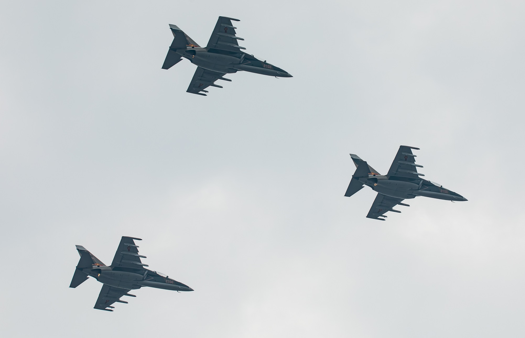 Cận cảnh đội hình bay trình diễn trên bầu trời Hà Nội