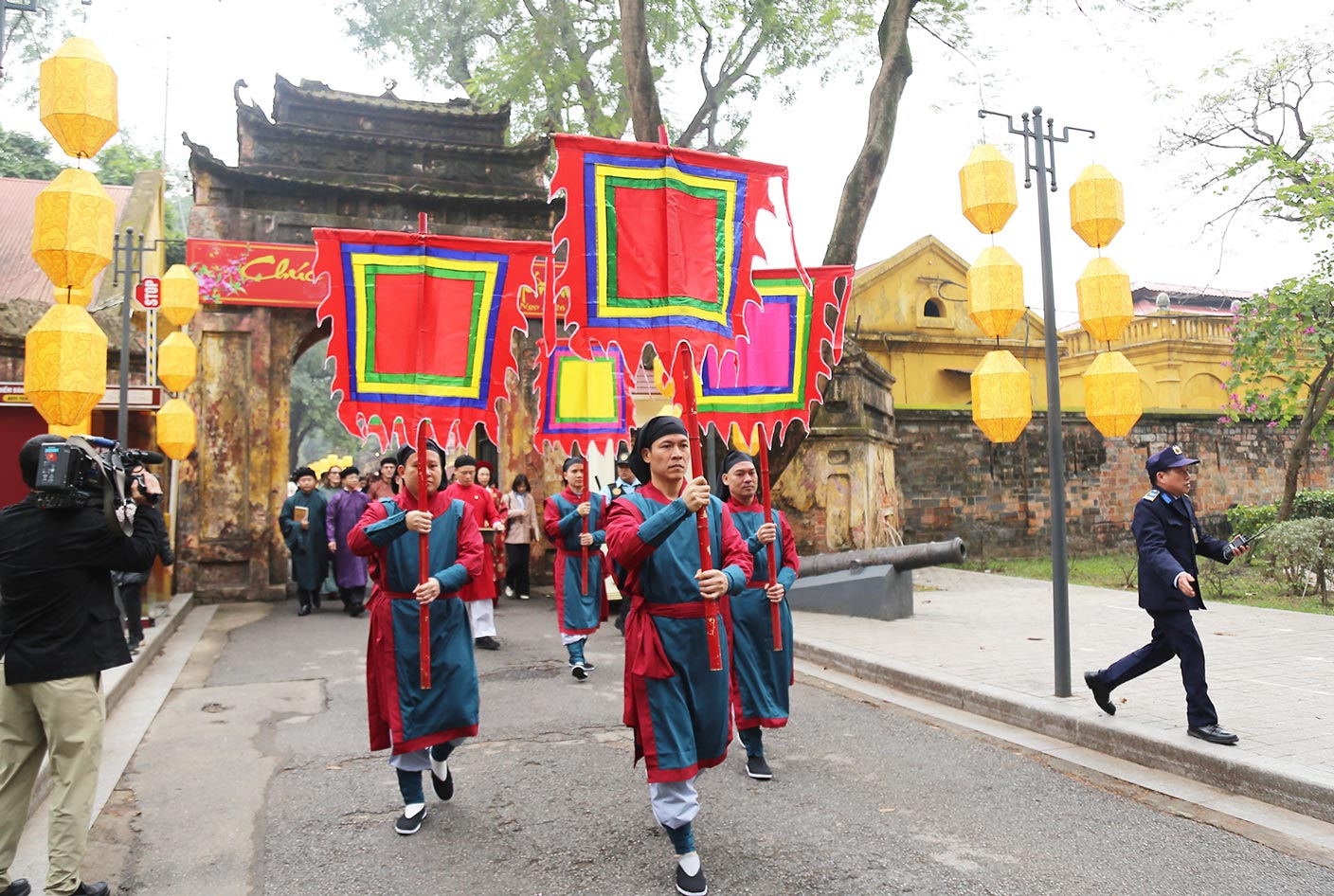 Đại biểu quốc tế trải nghiệm Tết cung đình tại Ngày Tìm hiểu Việt Nam