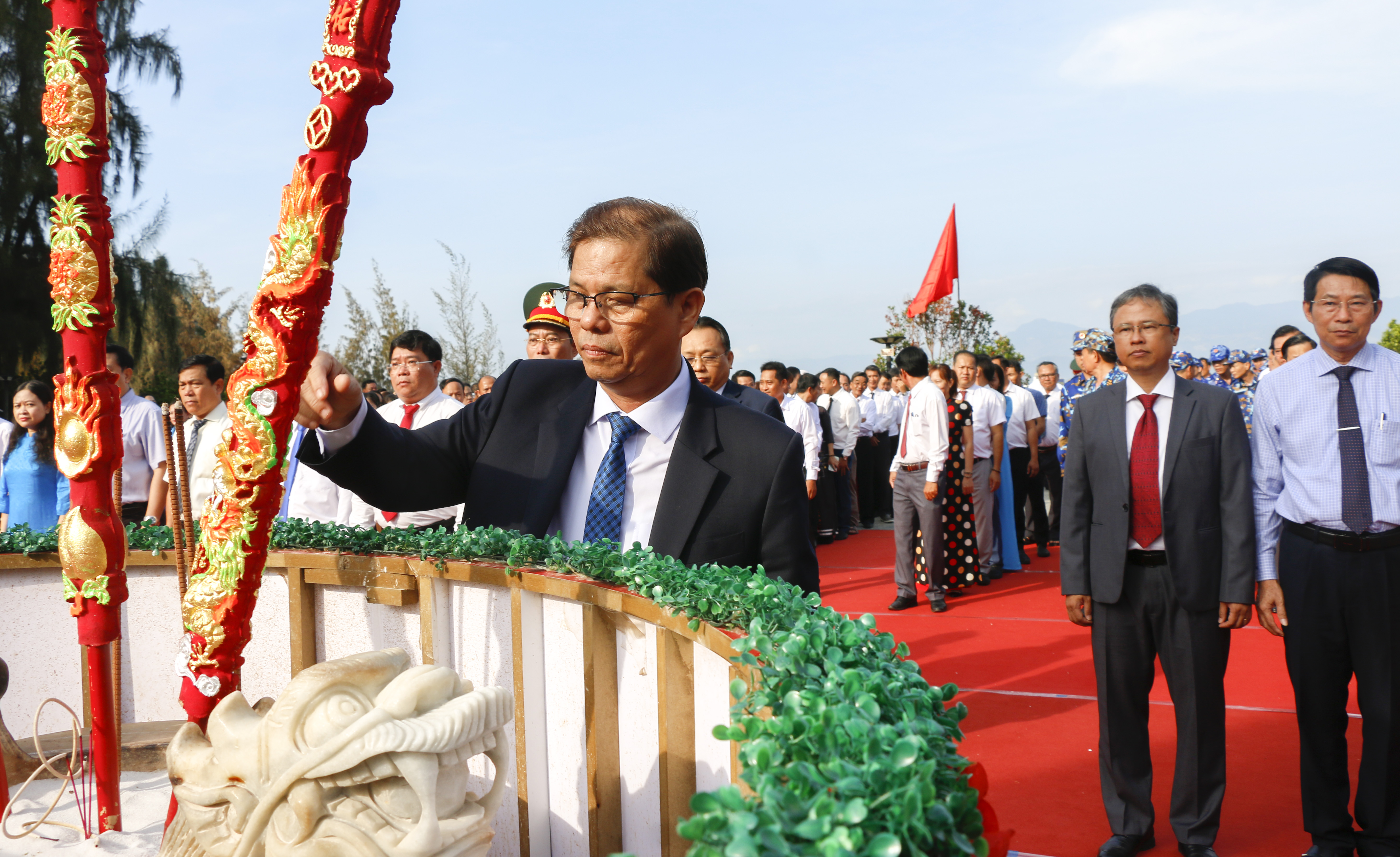 Hàng ngàn người dâng hương tưởng niệm 64 liệt sĩ Gạc Ma