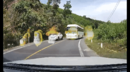 Tài xế vượt ẩu trên đèo Khánh Lê nối Nha Trang - Đà Lạt bị lập biên bản xử phạt