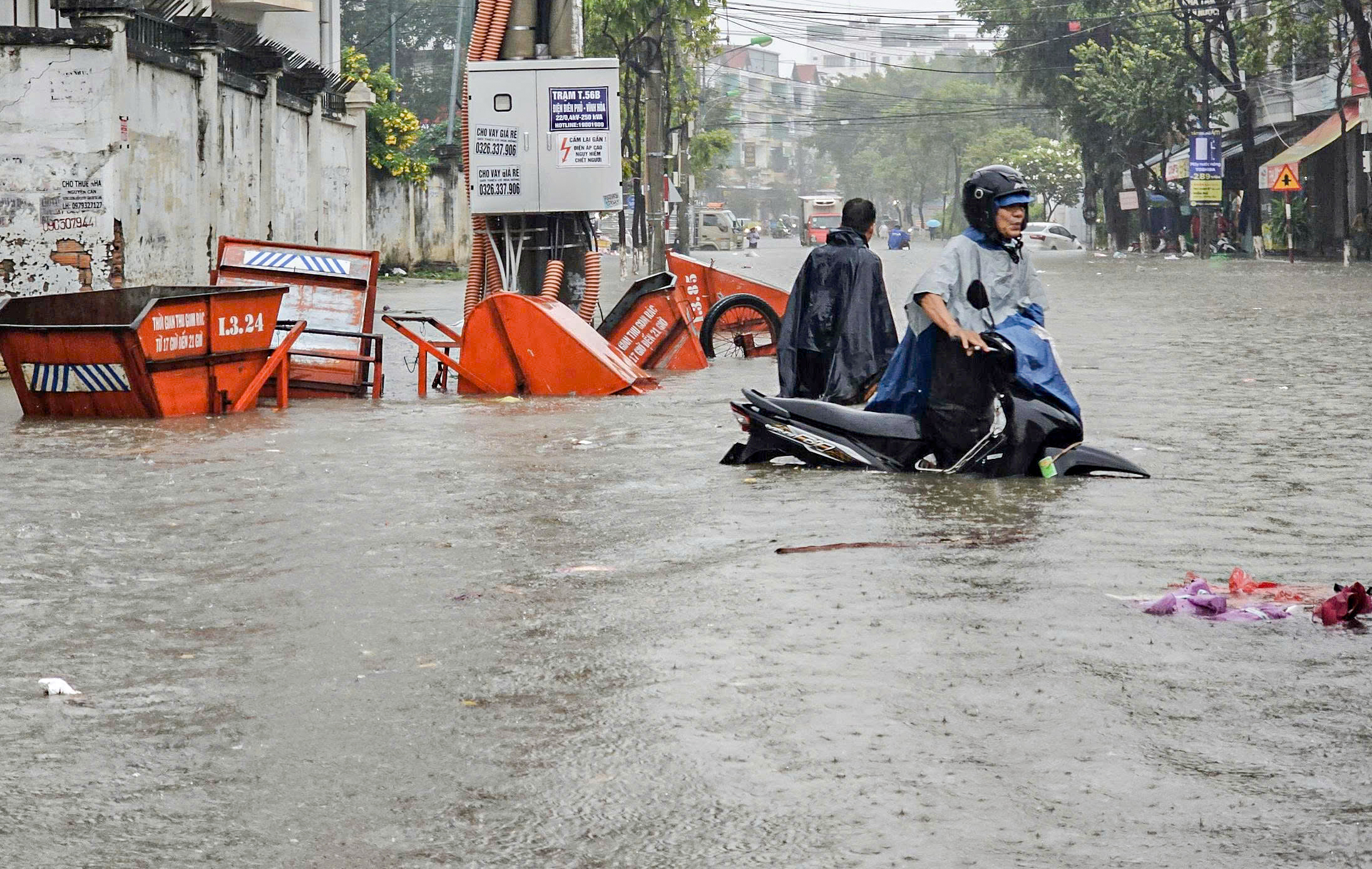 Mưa cả đêm, Nha Trang ngập nặng
