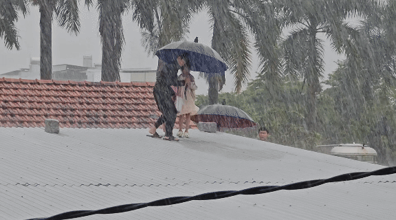 Người dân Nha Trang kể khoảnh khắc thoát chết trong đêm khi nước lụt dâng cao 4 m