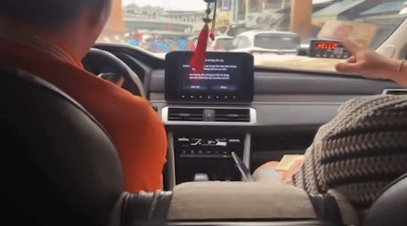 Xác minh tài xế taxi ở Nha Trang 'làm xiếc' tờ 200.000 đồng thành 10.000 đồng 