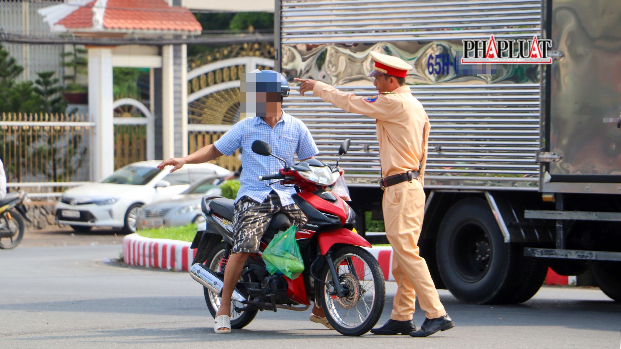TP Cần Thơ: Nhiều người không biết quẹo trái từ hẻm 12 ra vòng xoay Đầu Sấu là sai