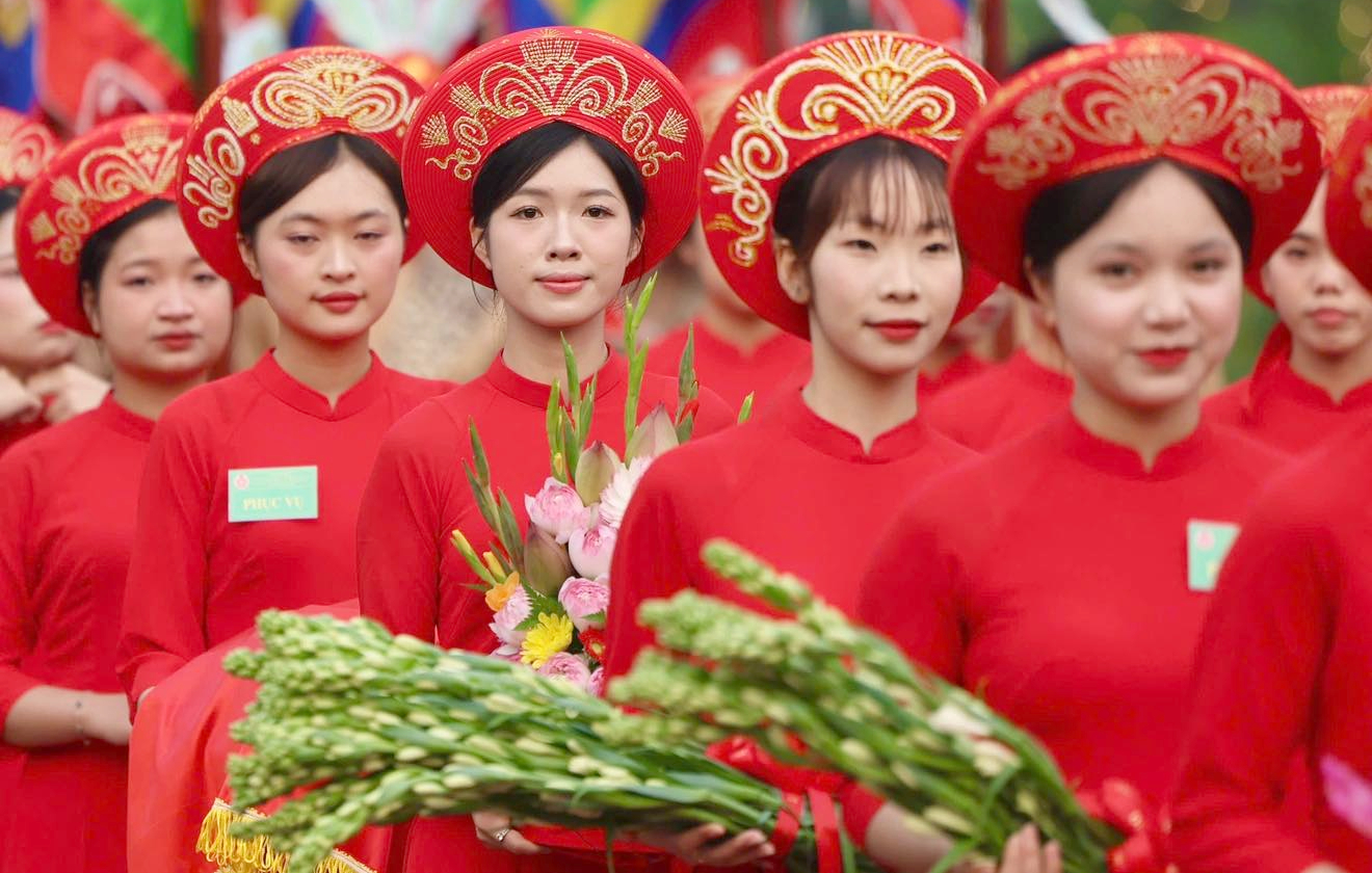 Hàng vạn người dân hành hương về Đền Hùng ngày Giỗ Tổ