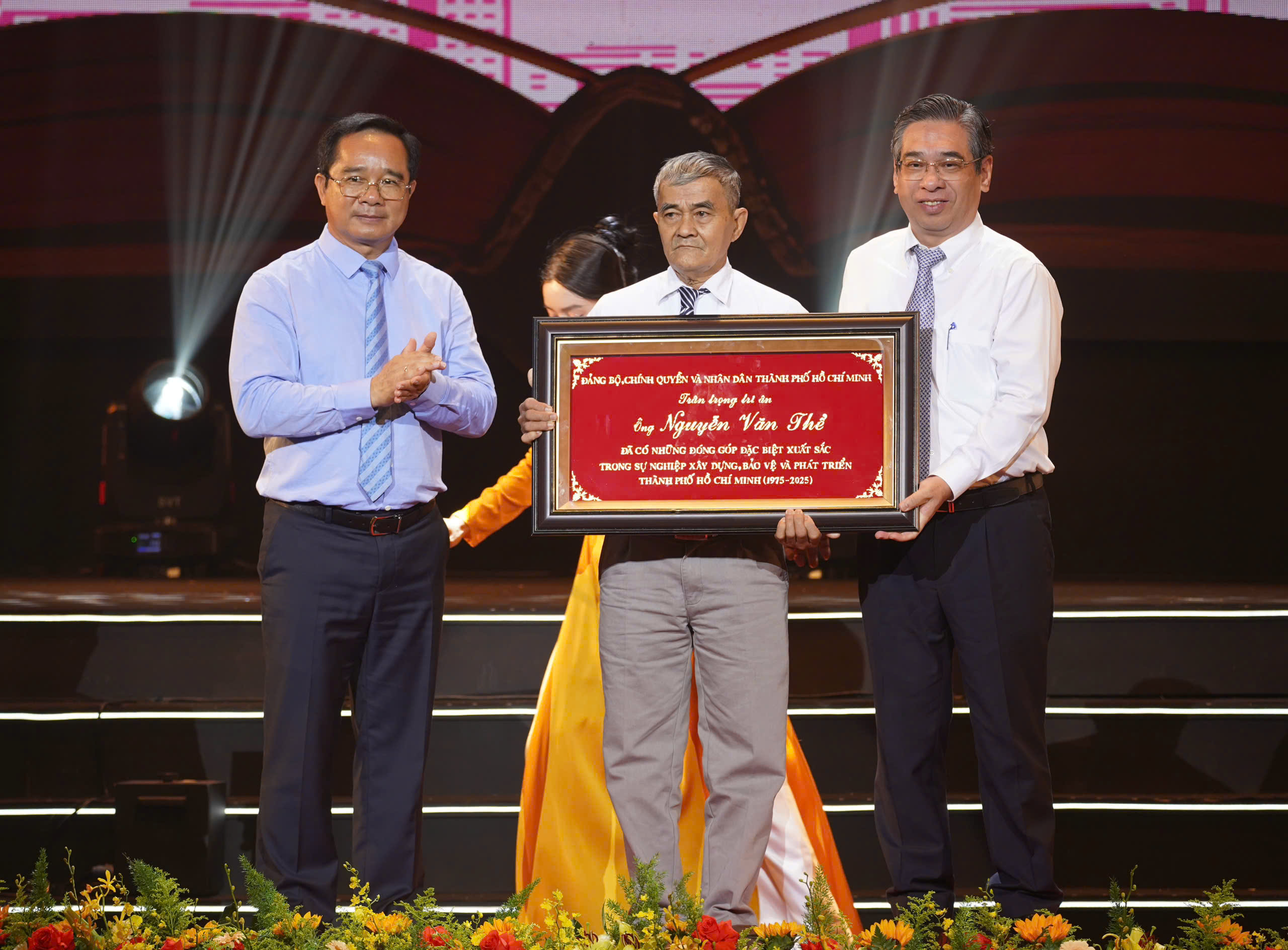 Những người bình dị làm nên diện mạo TP.HCM năng động, nghĩa tình