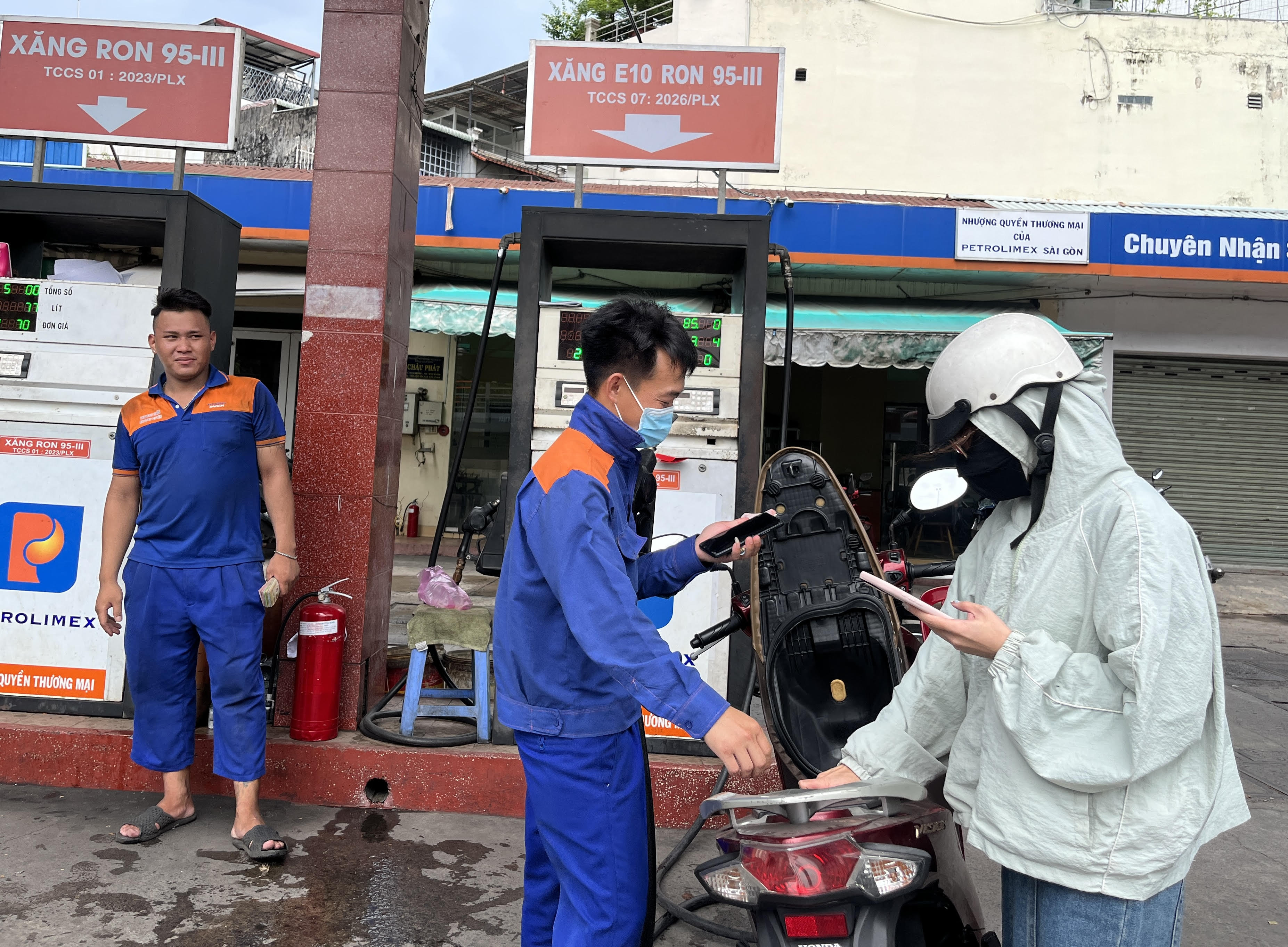 Xăng E10 mang lại lợi ích lớn nhưng vẫn còn rào cản