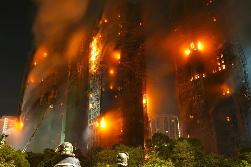 Đường đi từ ngọn lửa nhỏ đến 7 khối chung cư 'cháy như đuốc' ở Hong Kong