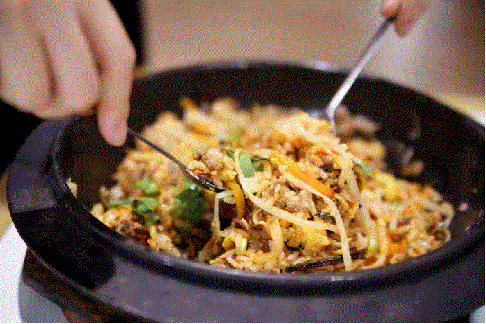 Màu sắc của các thành phần trong bibimbap đại diện cho năm yếu tố.