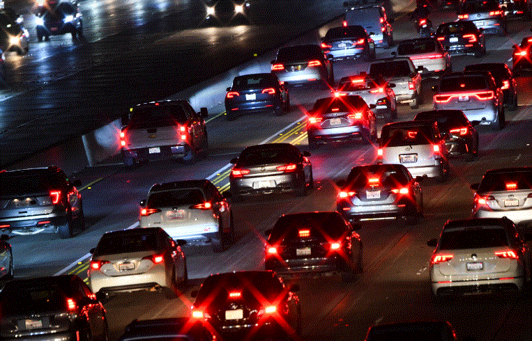 Cảnh báo điểm mù giúp người lái tránh được nguy cơ va chạm. Ảnh: Motorbiscuit. Cảnh báo điểm mù giúp người lái tránh được nguy cơ va chạm. Ảnh: Motorbiscuit.