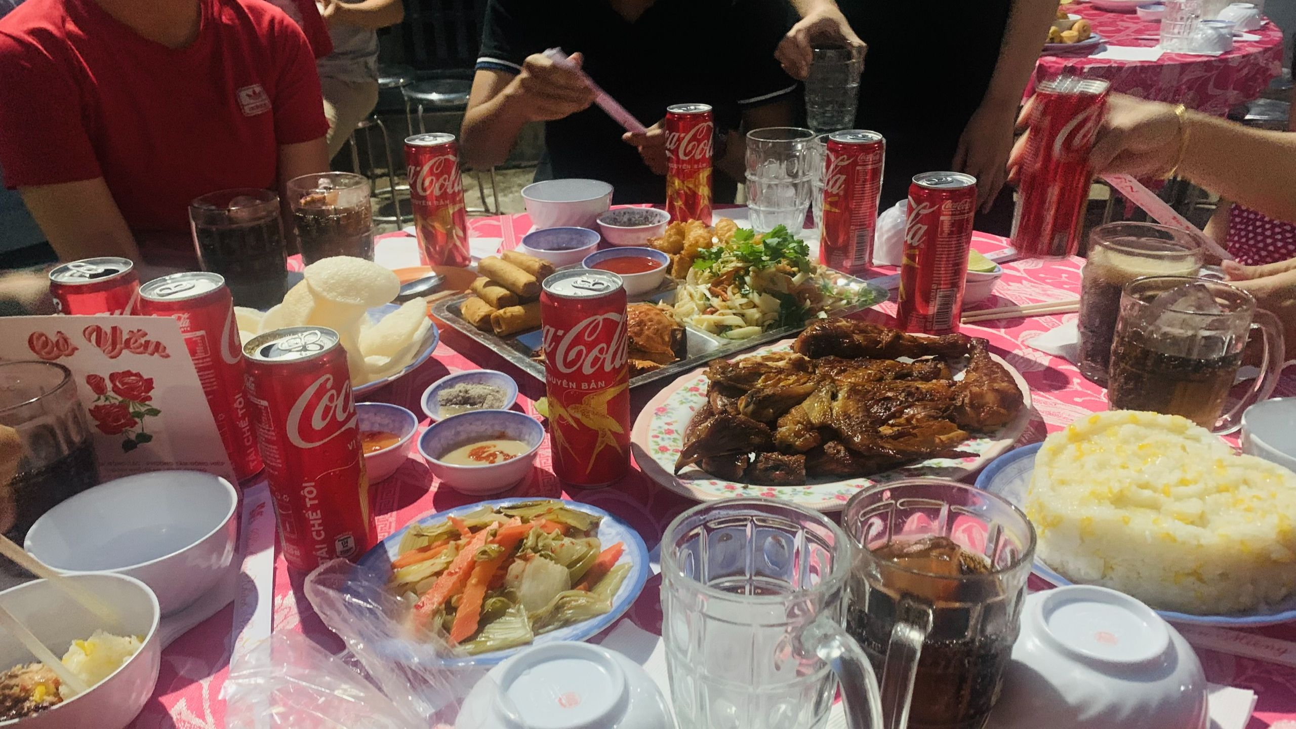 Cách kiềm chế ăn uống vô độ trong dịp đón năm mới