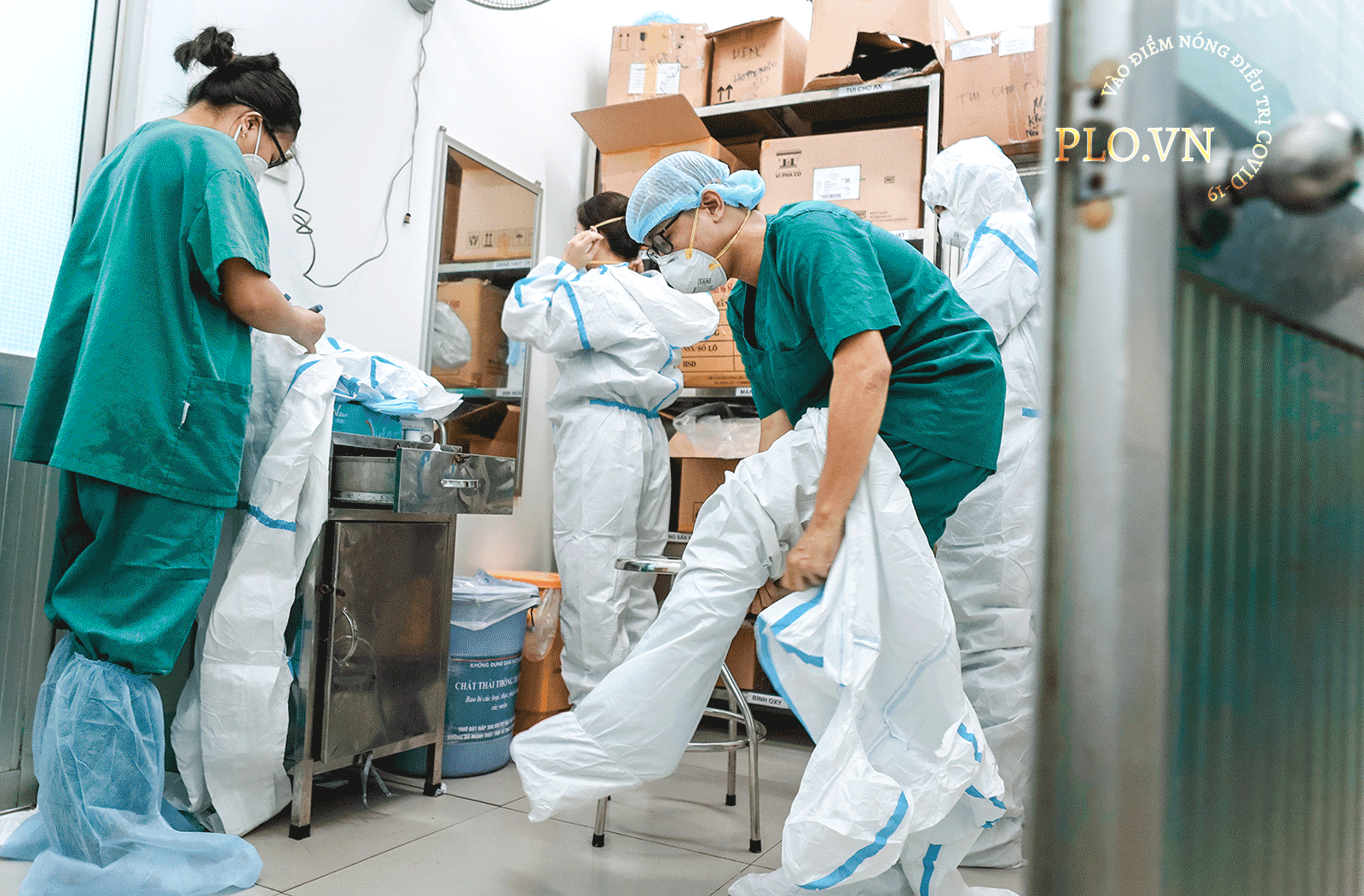 Chuyện Khu điều trị COVID-19: ‘Con ở nhà ngoan, ba mẹ đi bắt ‘con COVID’ rồi về ảnh 24