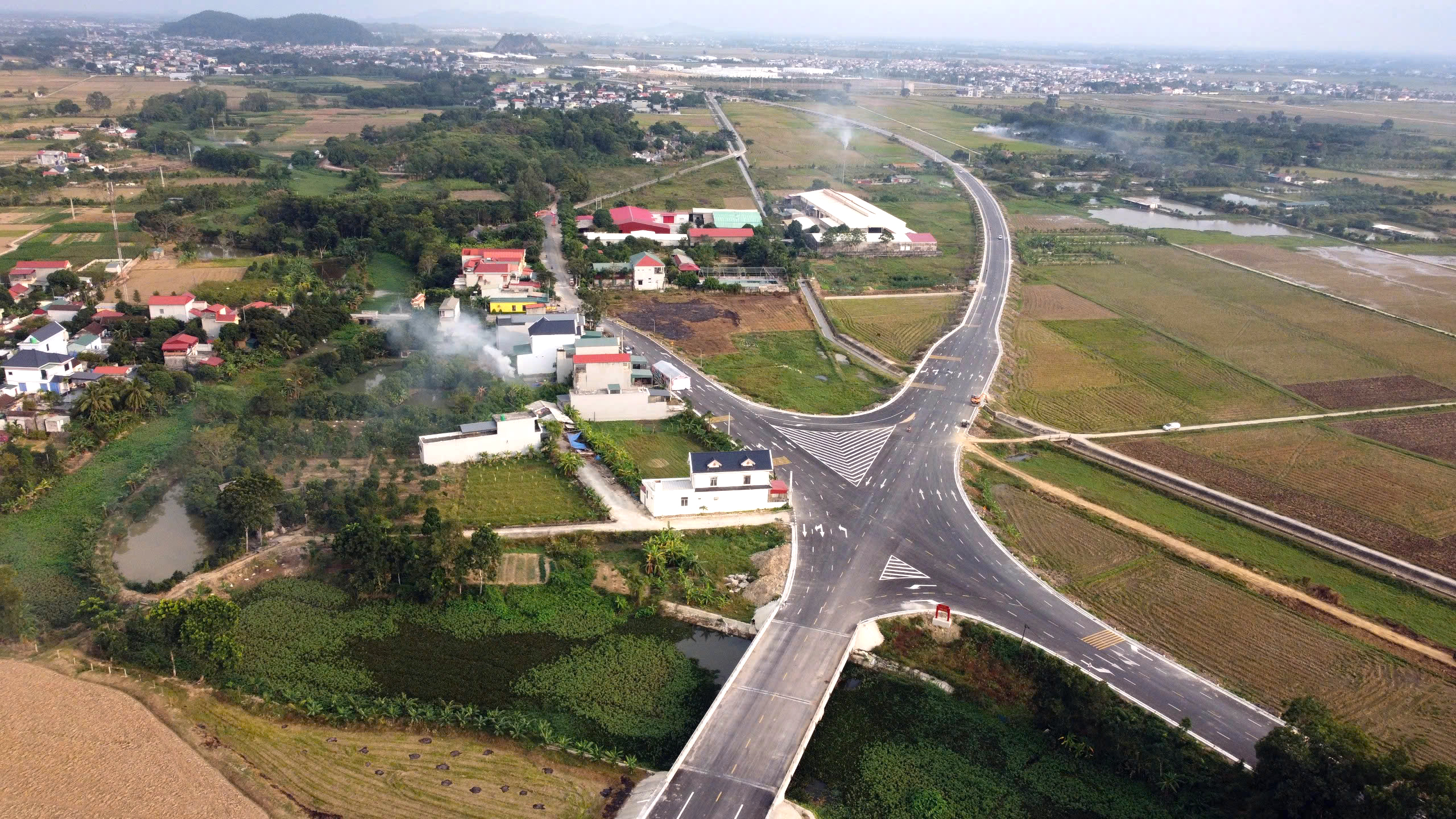 Cận cảnh tuyến đường hơn 1.400 tỉ đồng ở Thanh Hóa