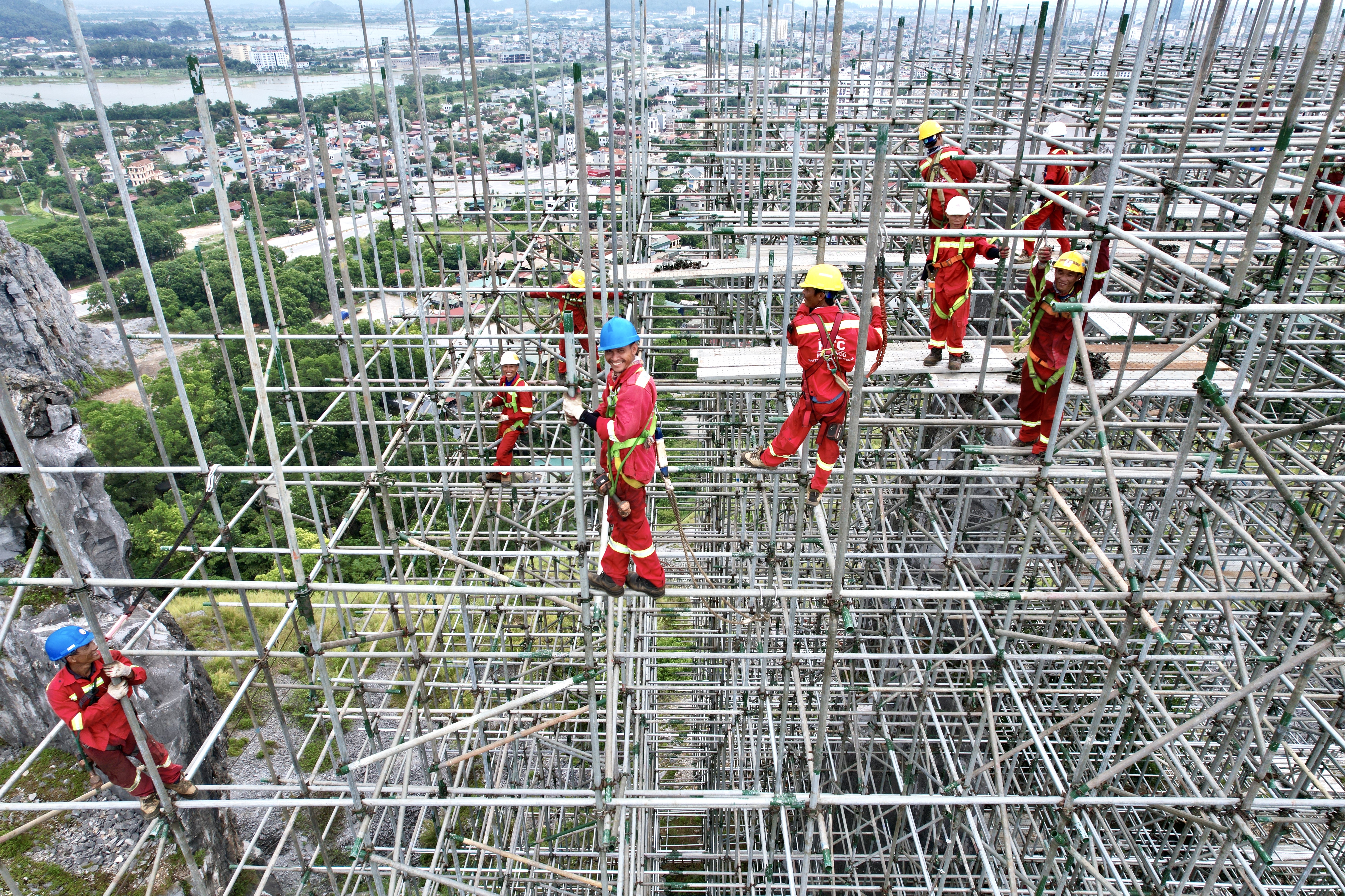 Toàn cảnh 'giải cứu' Hòn Vọng Phu ở Thanh Hoá