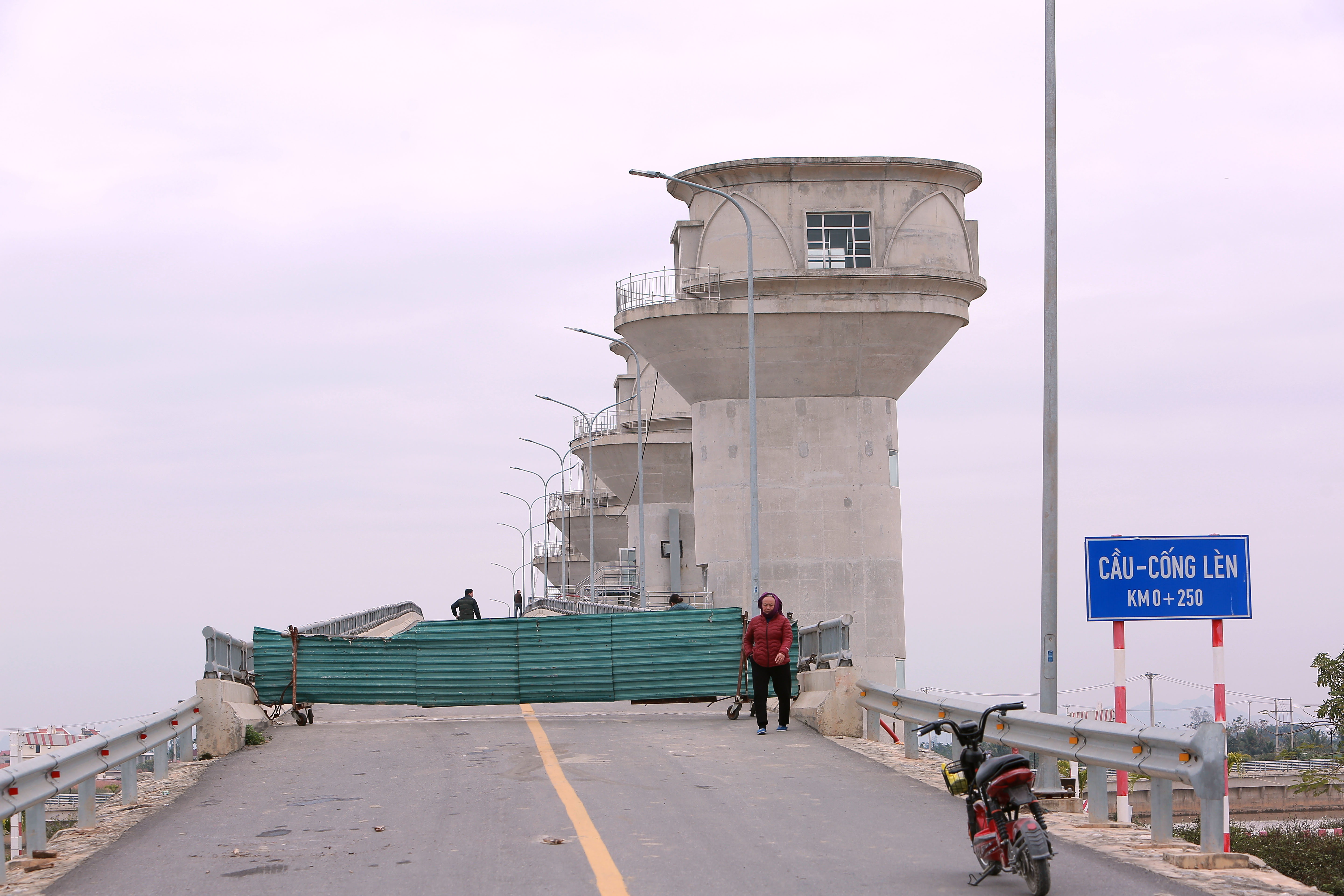 Cầu xây xong ở Thanh Hóa vẫn 'đóng cửa': Người dân mong sớm được lưu thông 