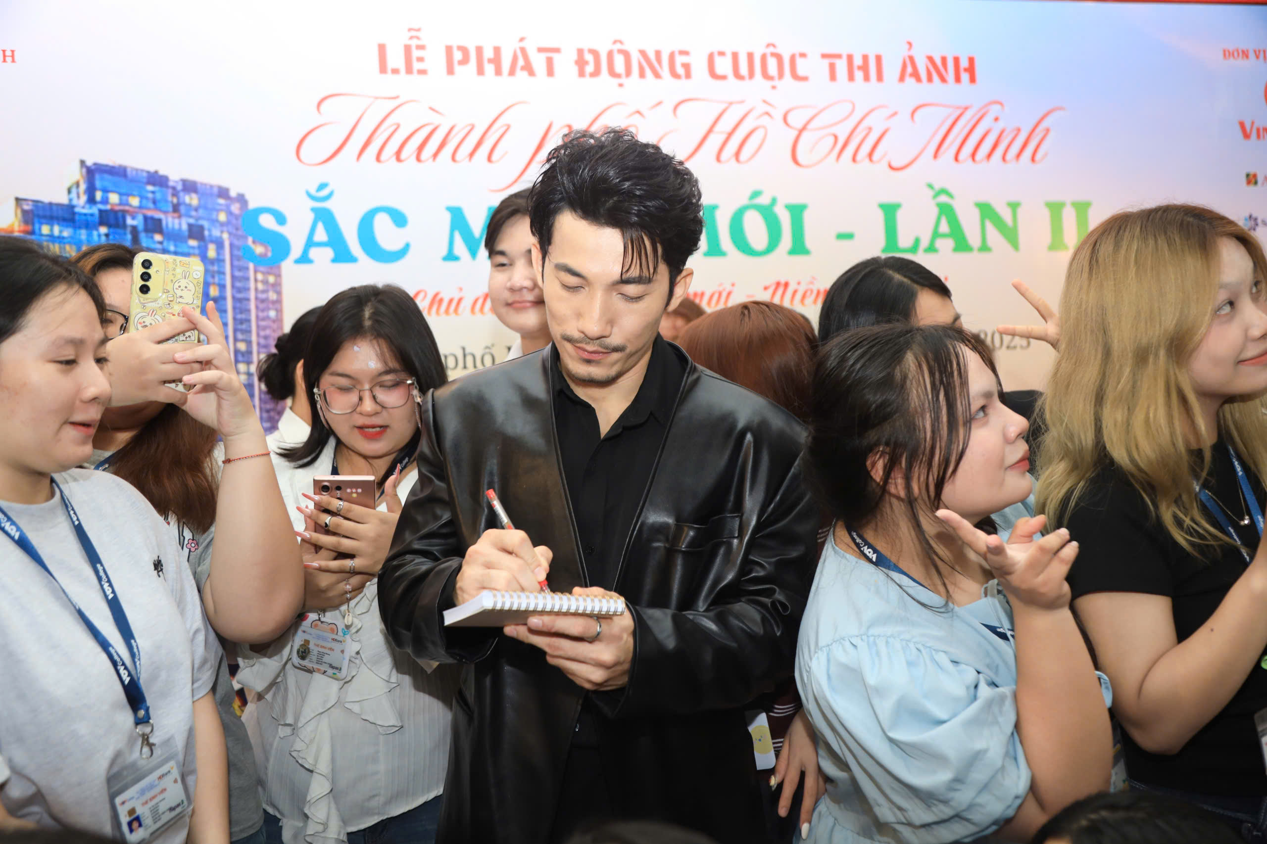 Cuộc thi ảnh 'TP.HCM - Sắc màu mới': Chỉ còn 2 ngày để bạn gửi ảnh dự thi!