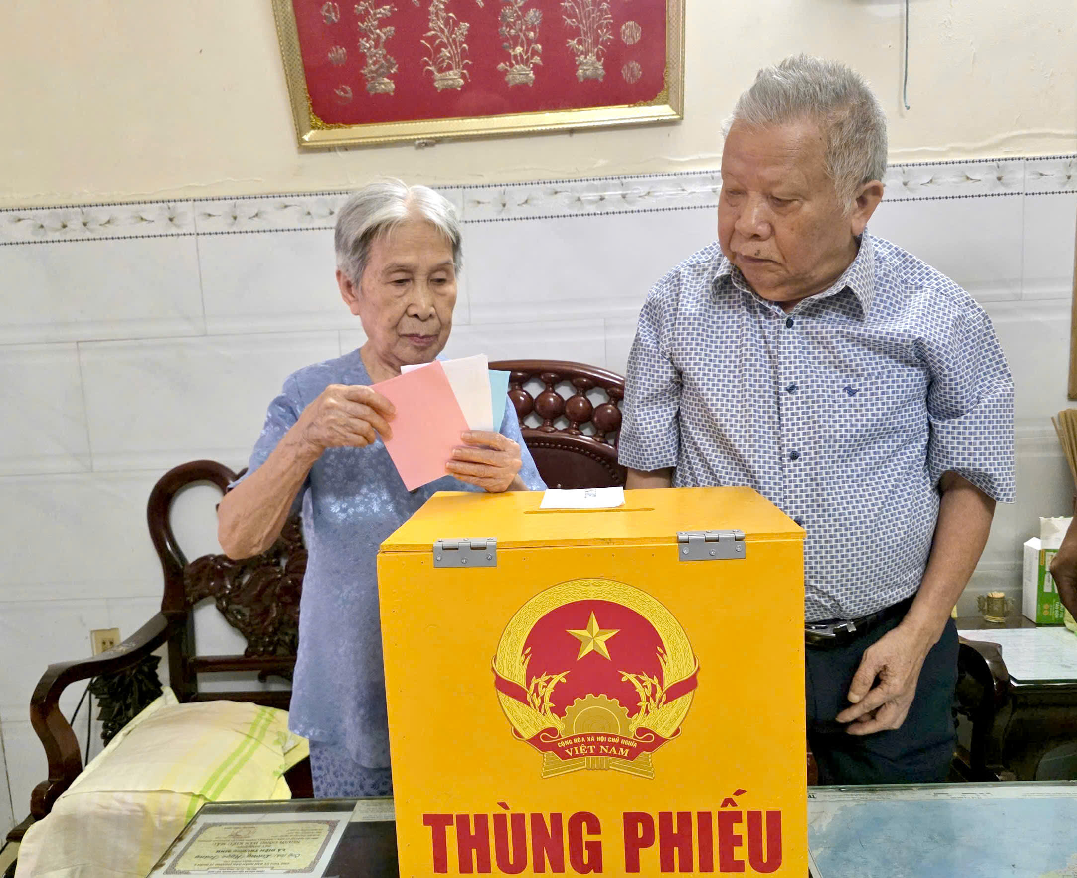 Thùng phiếu lưu động đến với những cử tri đặc biệt ở TP.HCM