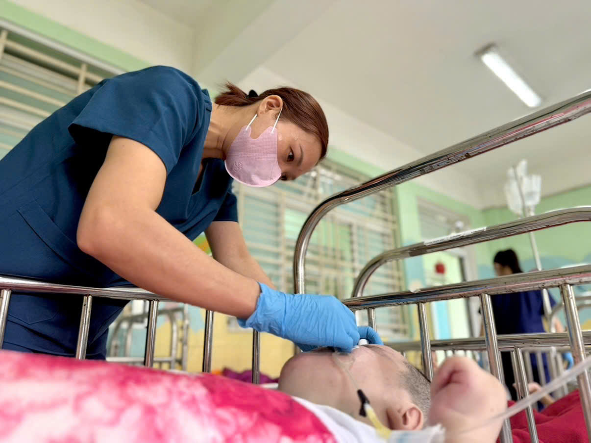 Người phụ nữ 'may' lại cuộc sống cho những đứa trẻ có hoàn cảnh đặc biệt