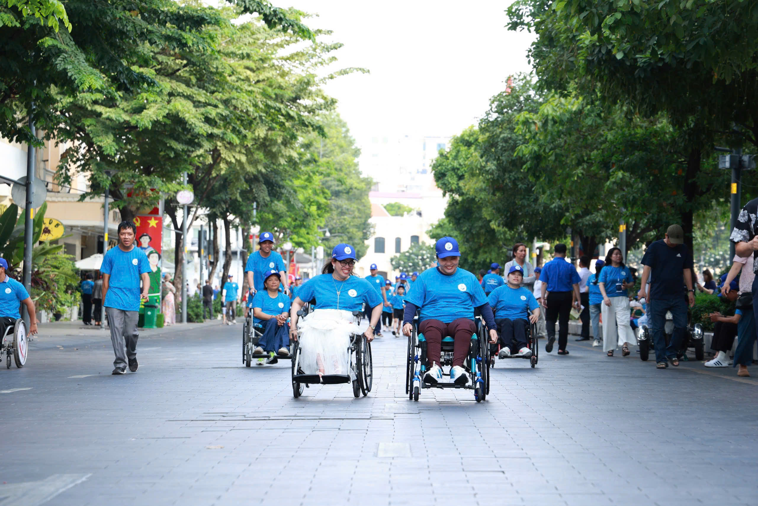 Người khuyết tật Việt Nam: Tỏa sáng bằng nghị lực, đi xa bằng ý chí
