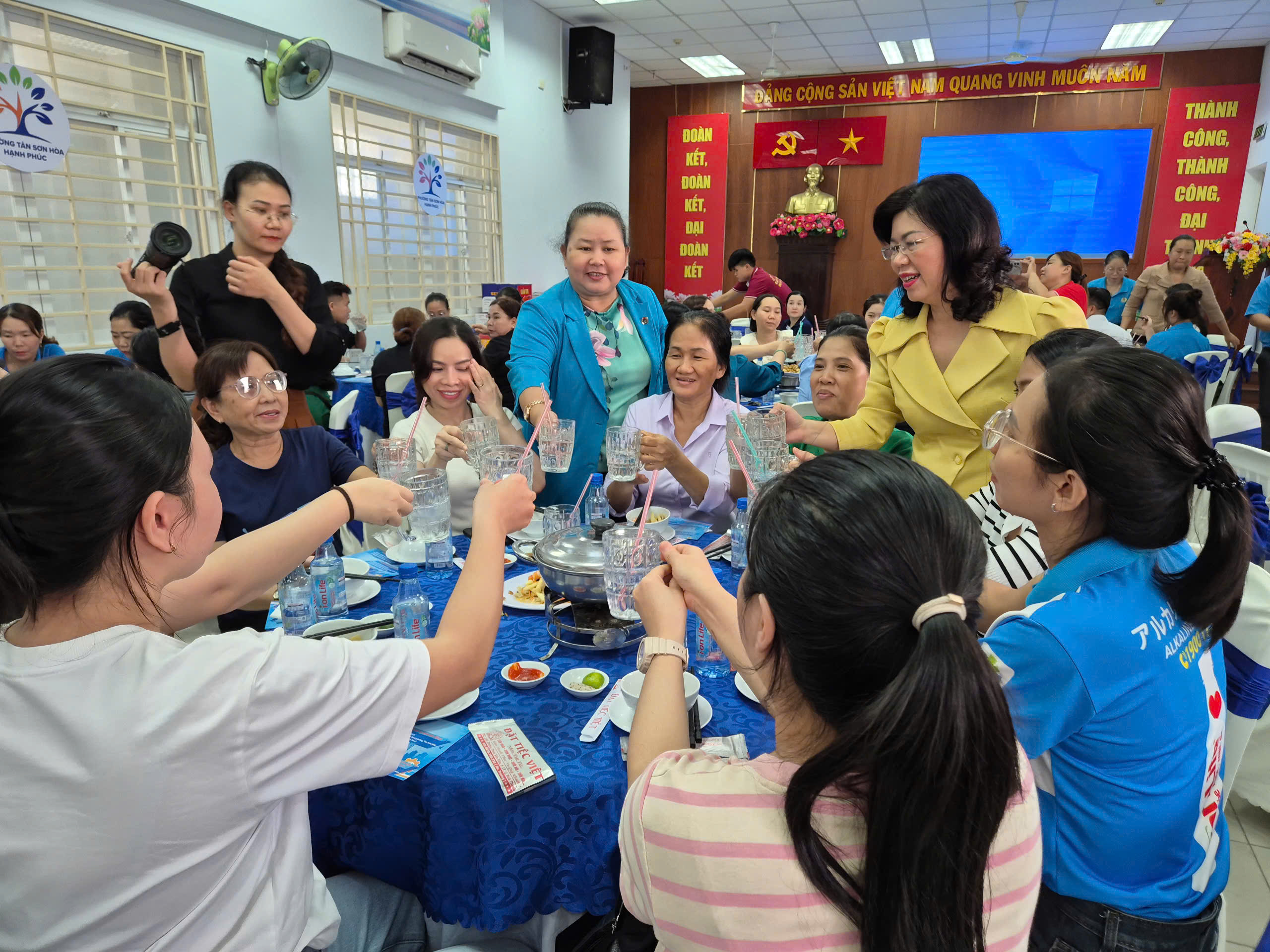 TP.HCM chuyển từ hỗ trợ ngắn hạn sang chăm lo bền vững cho người lao động