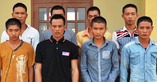 Đang cơn say trả thù, côn đồ đánh công an dập lá lách