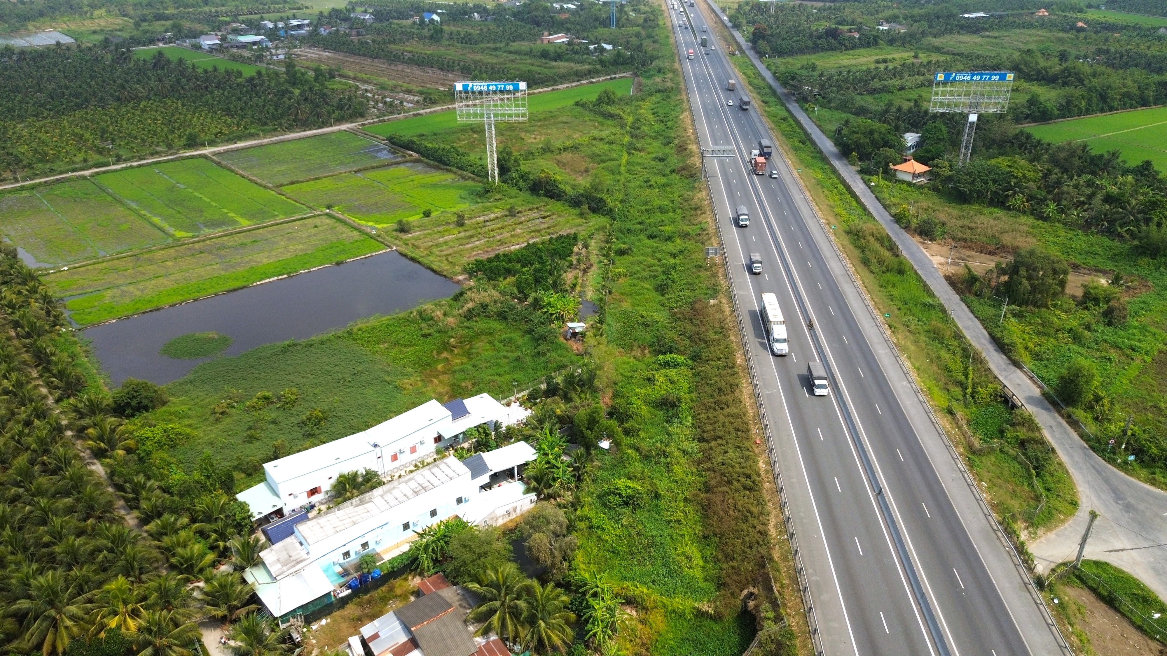 15 năm đất bỏ hoang vì không lối đi bên cao tốc TP.HCM – Trung Lương