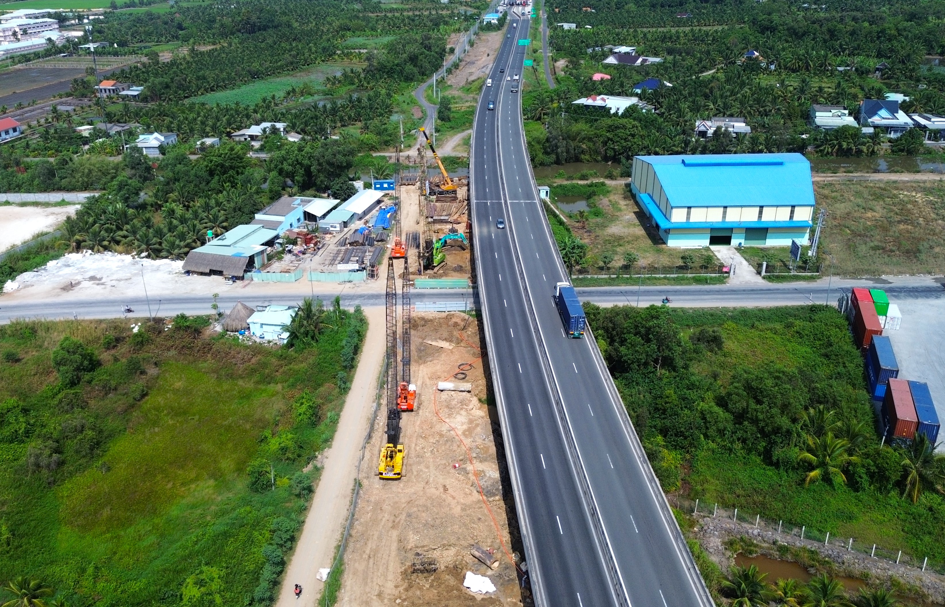 Cận cảnh thi công mở rộng cao tốc TP.HCM - Trung Lương - Mỹ Thuận