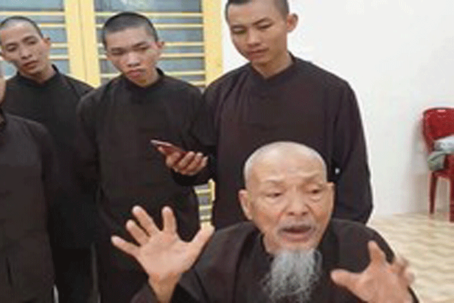 Bảo vệ Tịnh thất Bồng Lai, Youtuber Toán Trần lĩnh án tù vì nhục mạ người khác. Ảnh: CTV. Bảo vệ Tịnh thất Bồng Lai, Youtuber Toán Trần lĩnh án tù vì nhục mạ người khác. Ảnh: CTV.