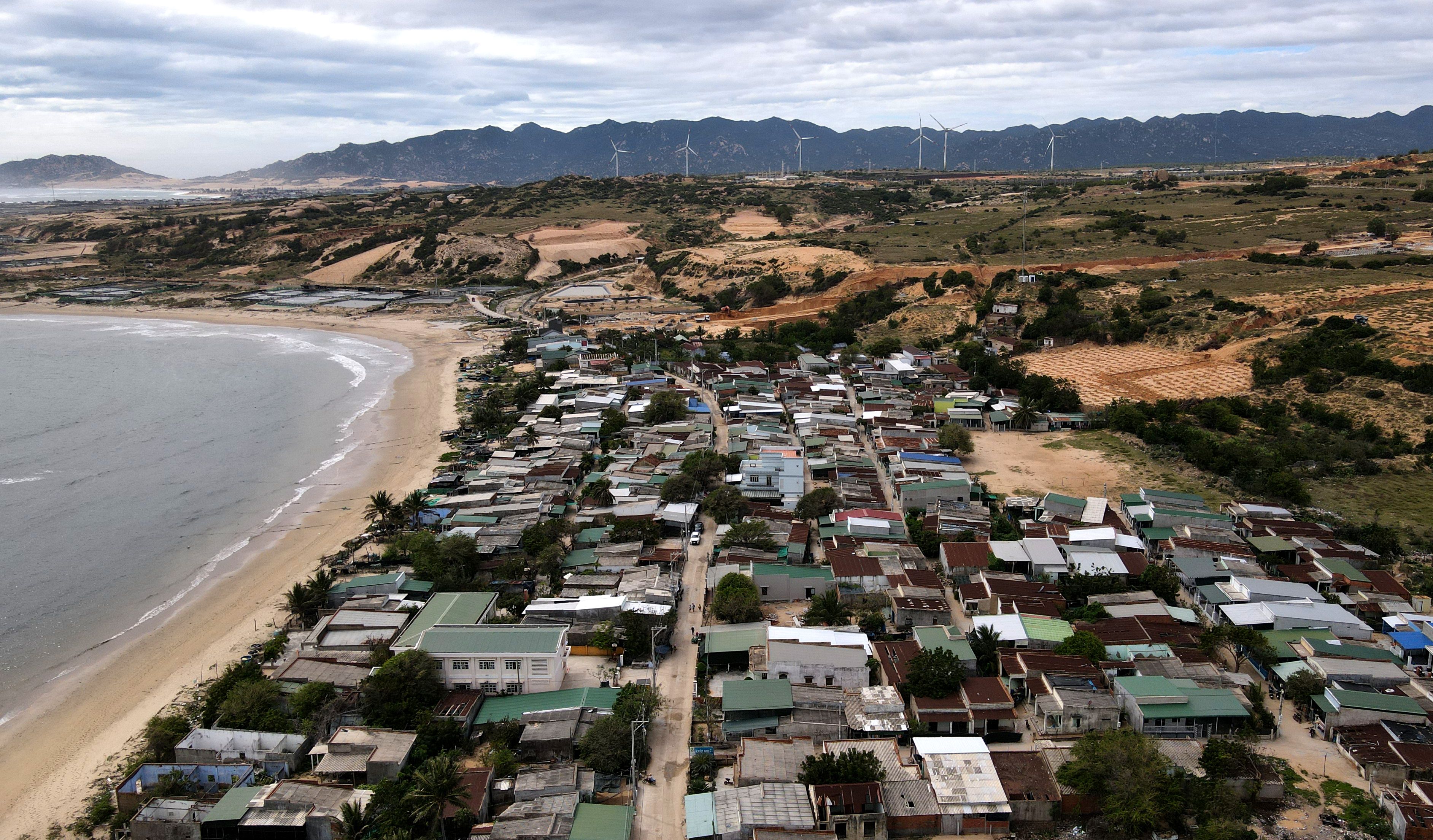 Chủ tịch tỉnh Khánh Hòa kiểm tra bầu cử tại vùng lõi dự án điện hạt nhân