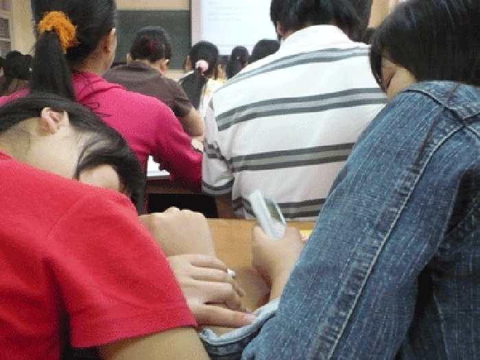 Sẽ có quy định quản lý học sinh chơi Facebook