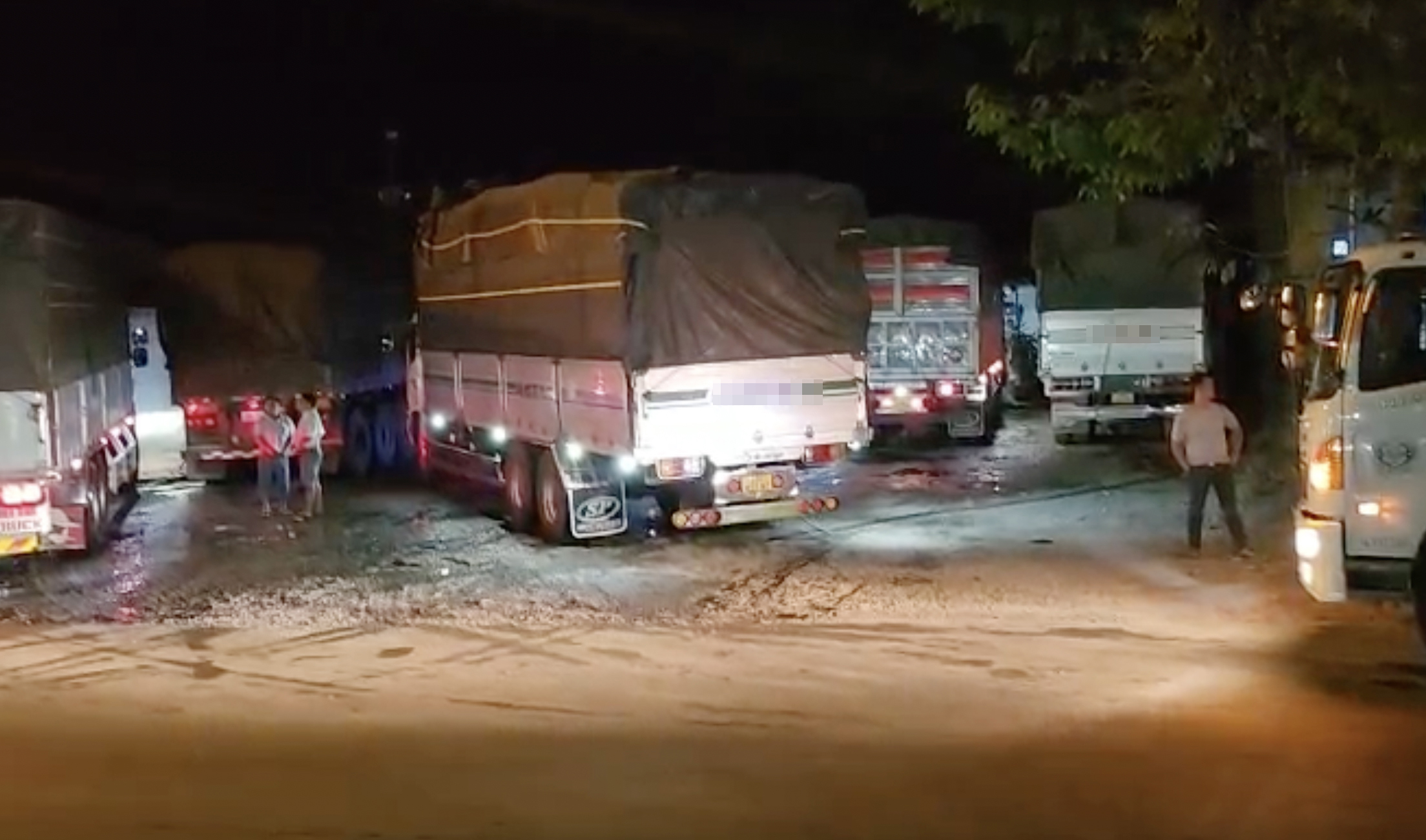 Tài xế 'rút ruột' cà phê của chủ hàng - Bài 1: Vào quán cơm ông Thoại 'làm hàng mẫu'