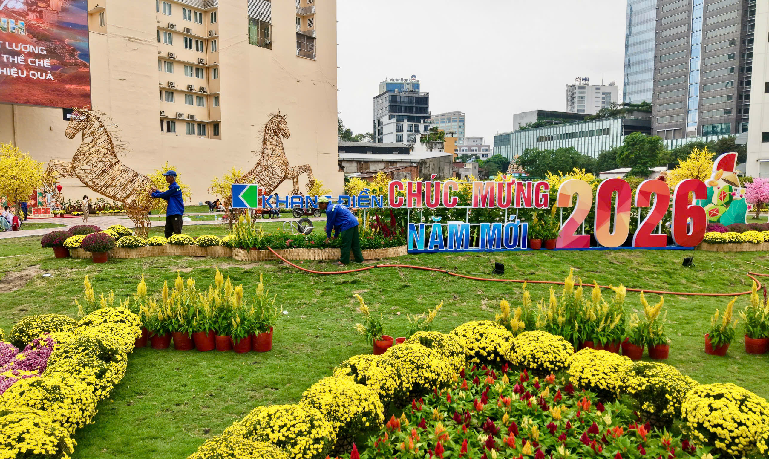 TP.HCM: Không gian đô thị rực rỡ đón Tết