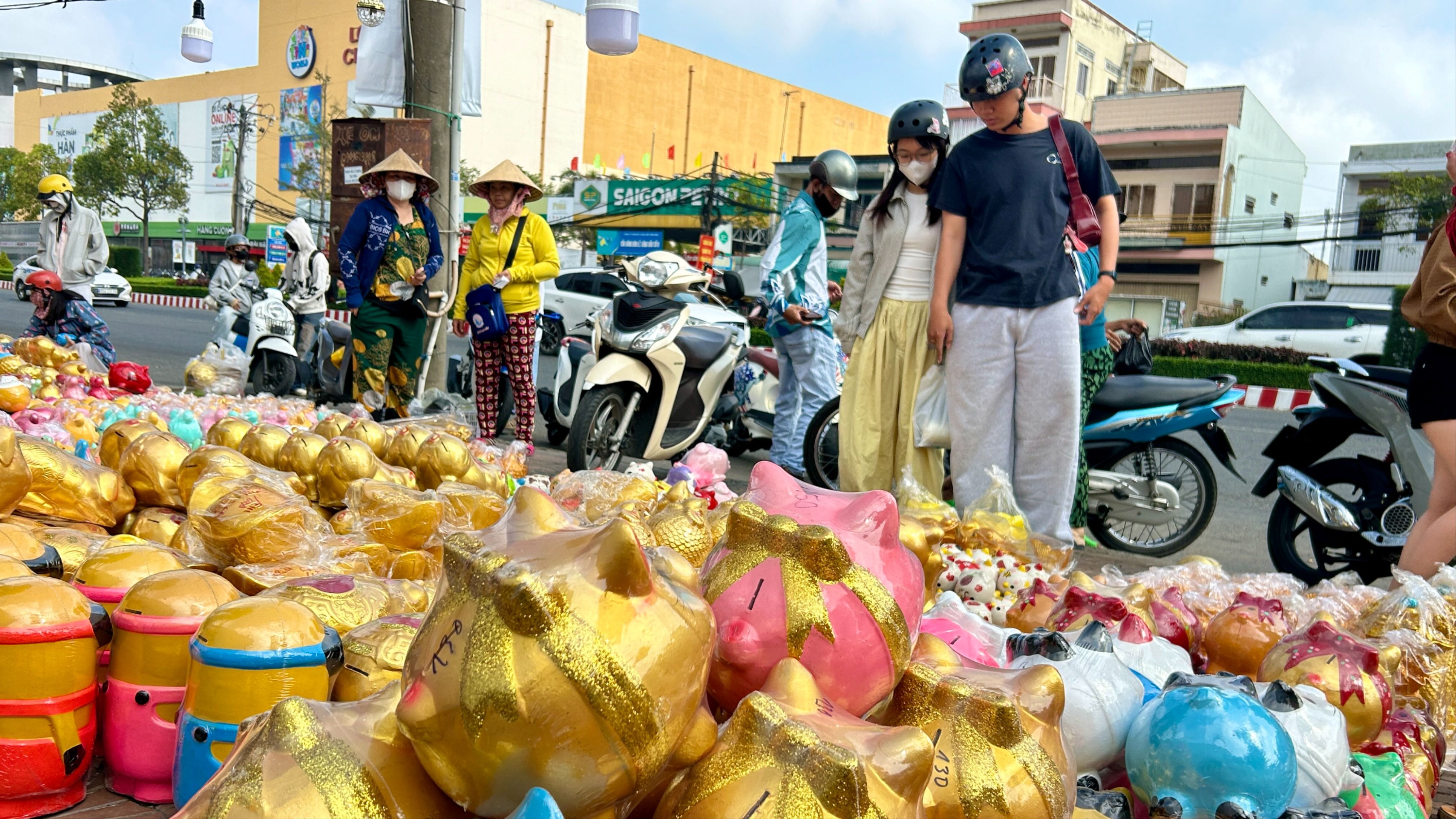 Bất ngờ với doanh thu bán heo đất dịp vía Thần Tài