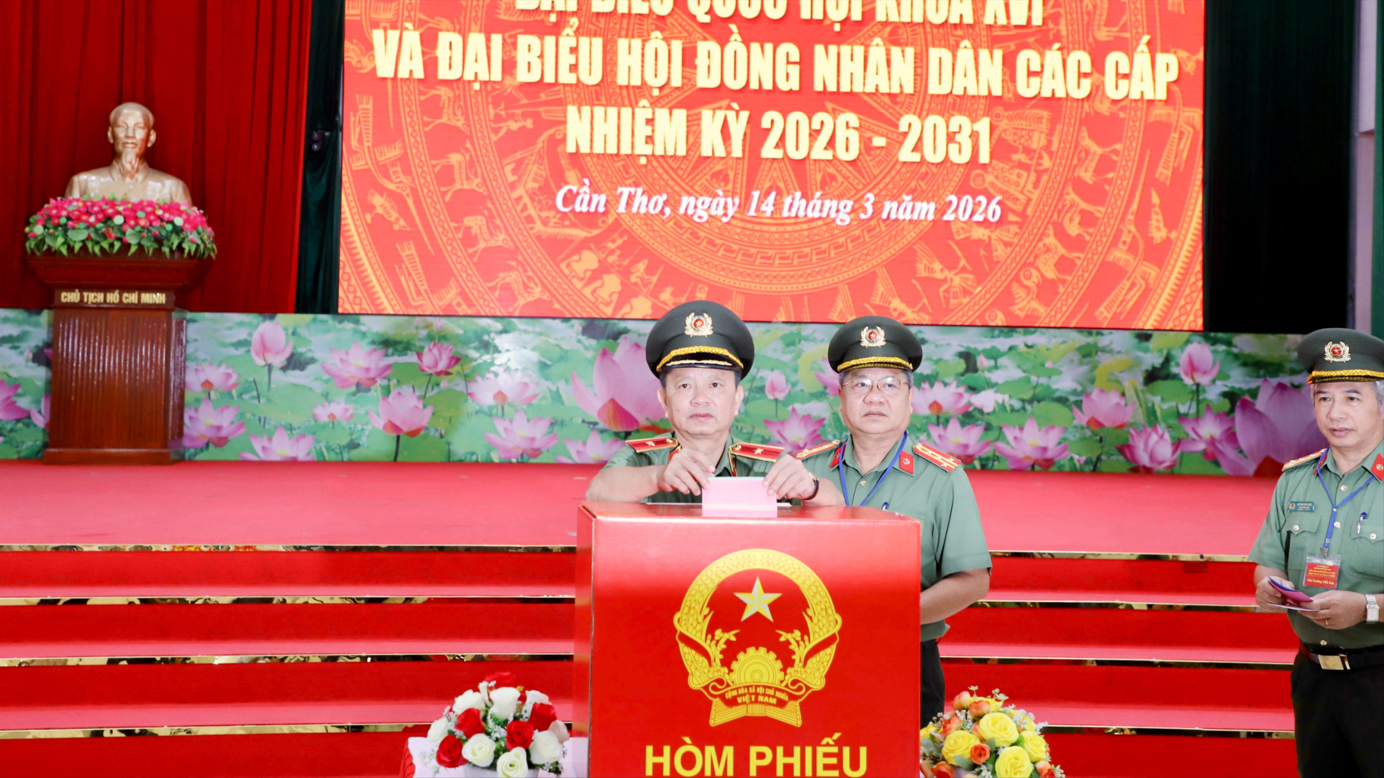 Hàng ngàn công an Cần Thơ bầu cử sớm để tập trung bảo vệ an ninh trật tự