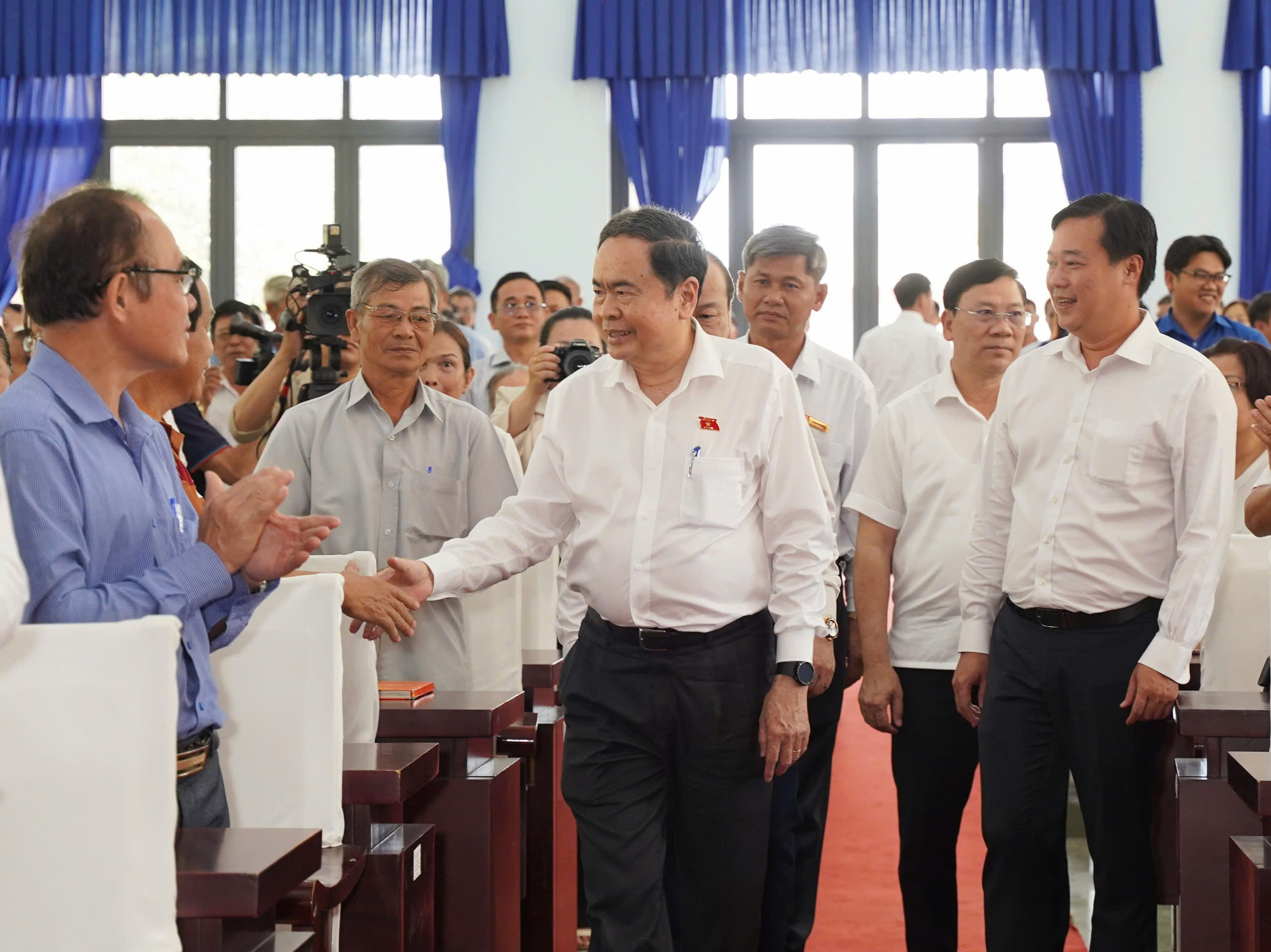 Cử tri TP.HCM trăn trở: Nhiều người trẻ không dám sinh con vì lo gánh nặng y tế, giáo dục