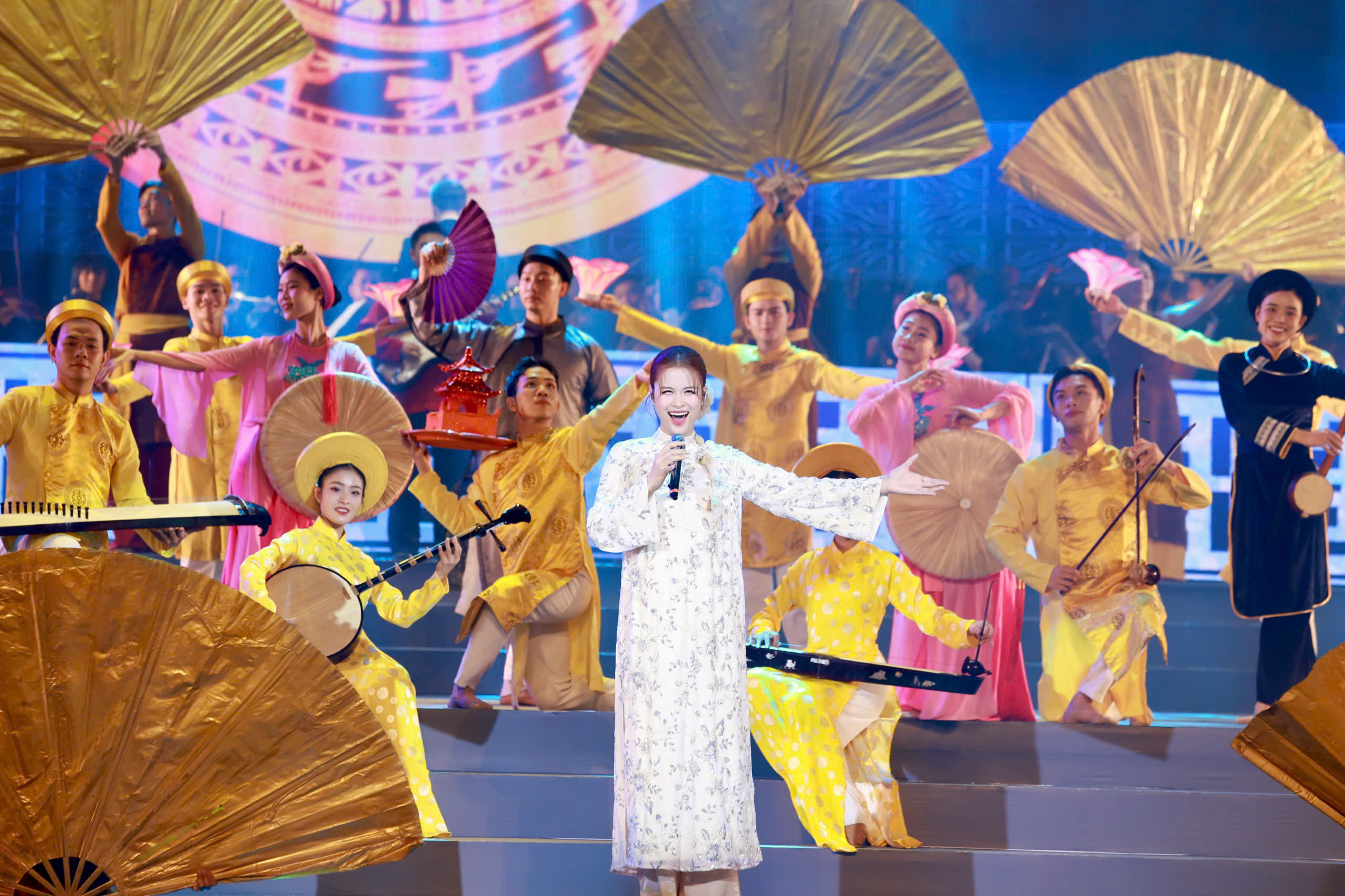 Ấn tượng chương trình nghệ thuật 'Ánh sáng niềm tin và khát vọng’