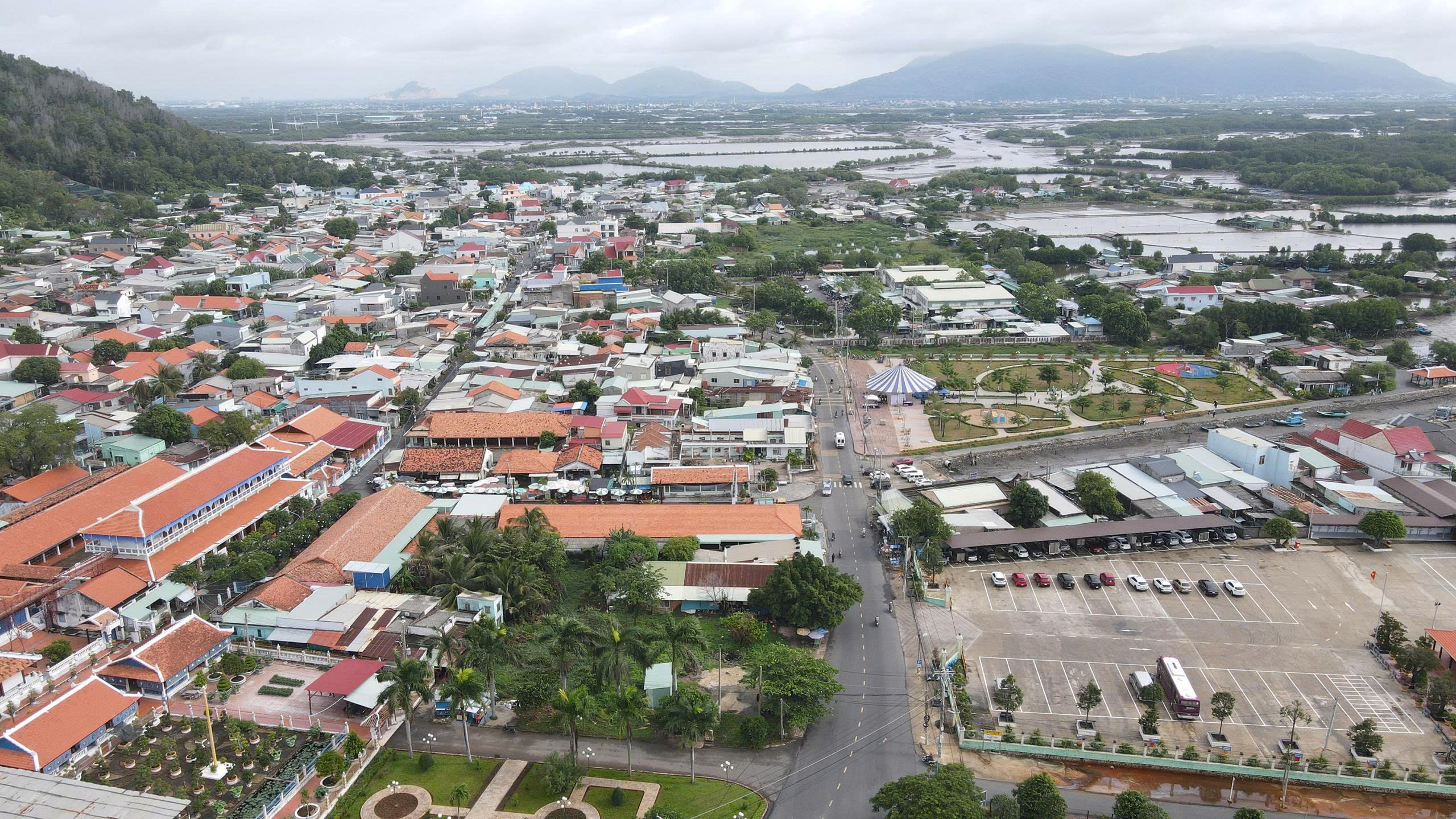 Chủ tịch HĐND TP.HCM nêu 7 nhóm vấn đề lớn định hướng phát triển xã Long Sơn