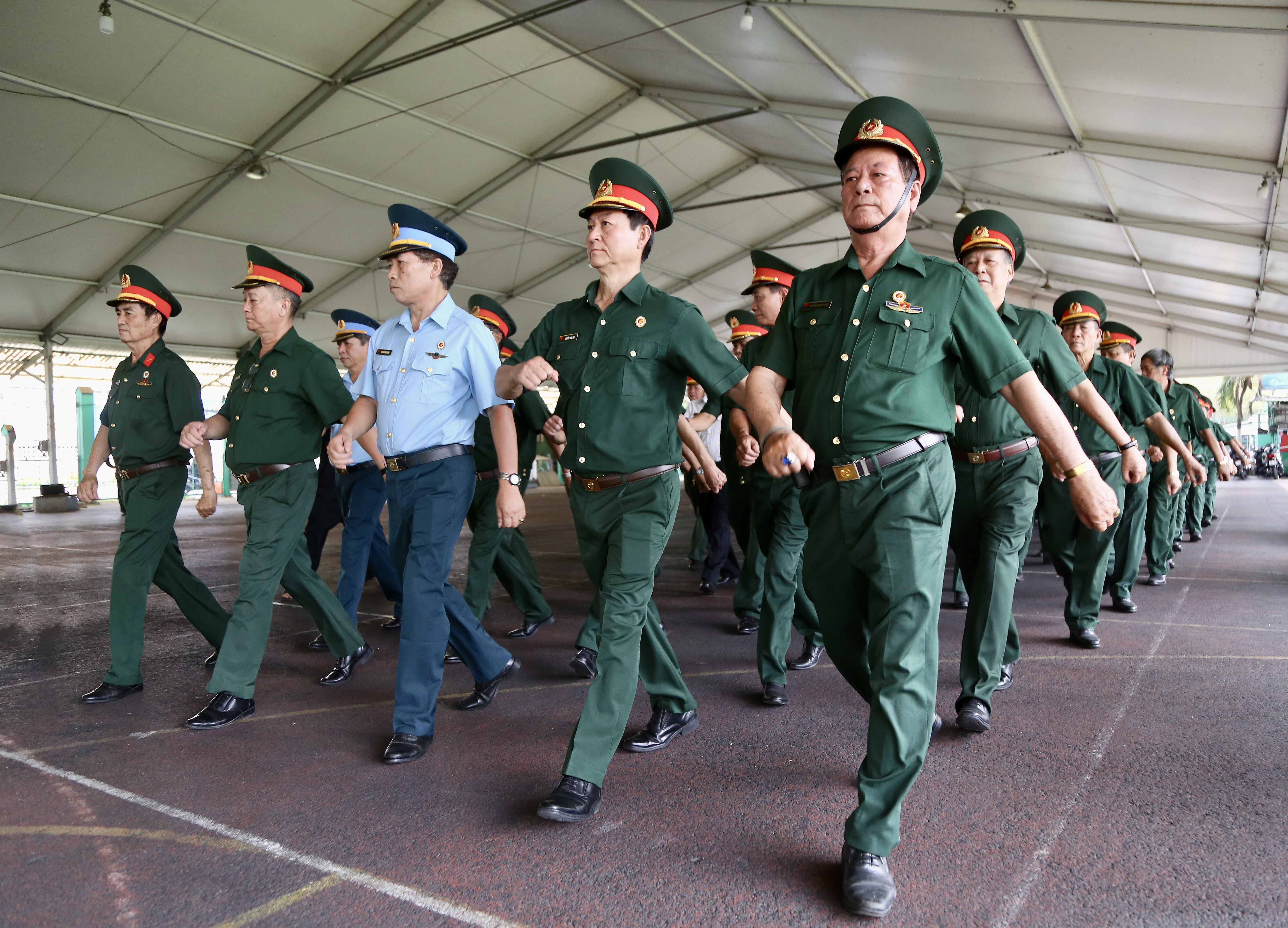 Xúc động hình ảnh cựu chiến binh TP.HCM tập luyện diễu hành 30-4