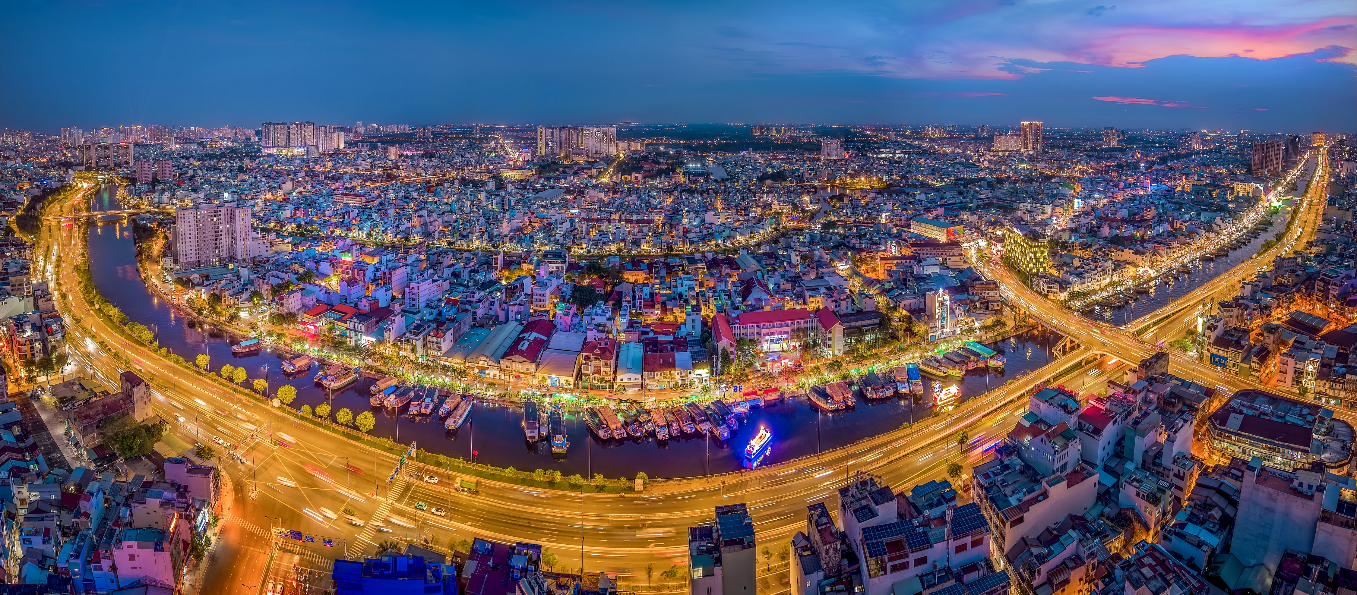 Ngắm toàn cảnh TP.HCM rực rỡ đón xuân qua ảnh dự thi 'TP.HCM - Sắc màu mới' 