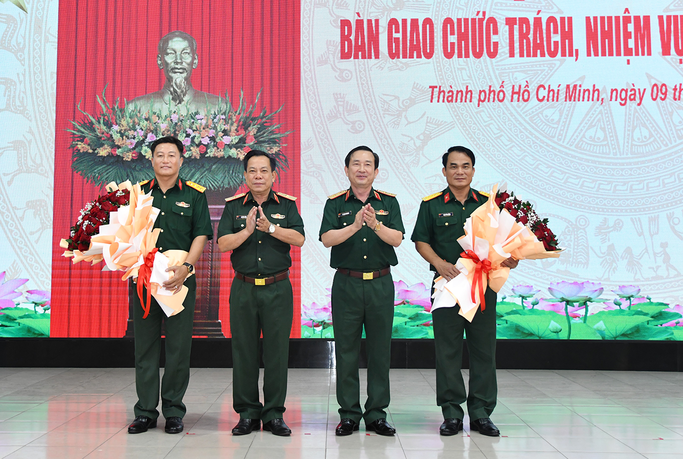 Sư đoàn 9 tổ chức hội nghị bàn giao chức trách, nhiệm vụ Chính ủy Sư đoàn